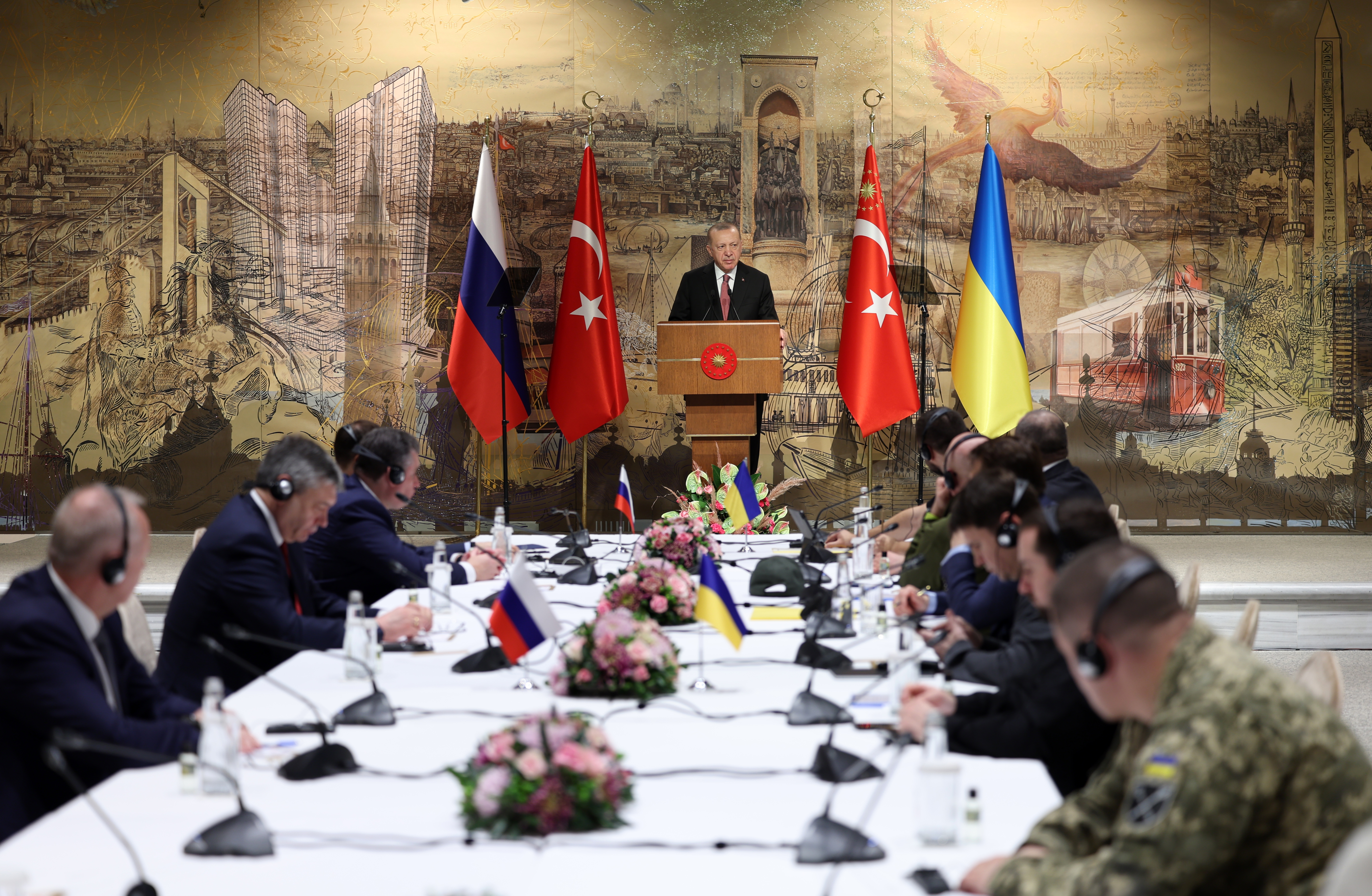 Turkish President Recep Tayyip Erdogan speaks ahead of the peace talks between delegations from Russia and Ukraine at Dolmabahce Presidential Office in Istanbul 