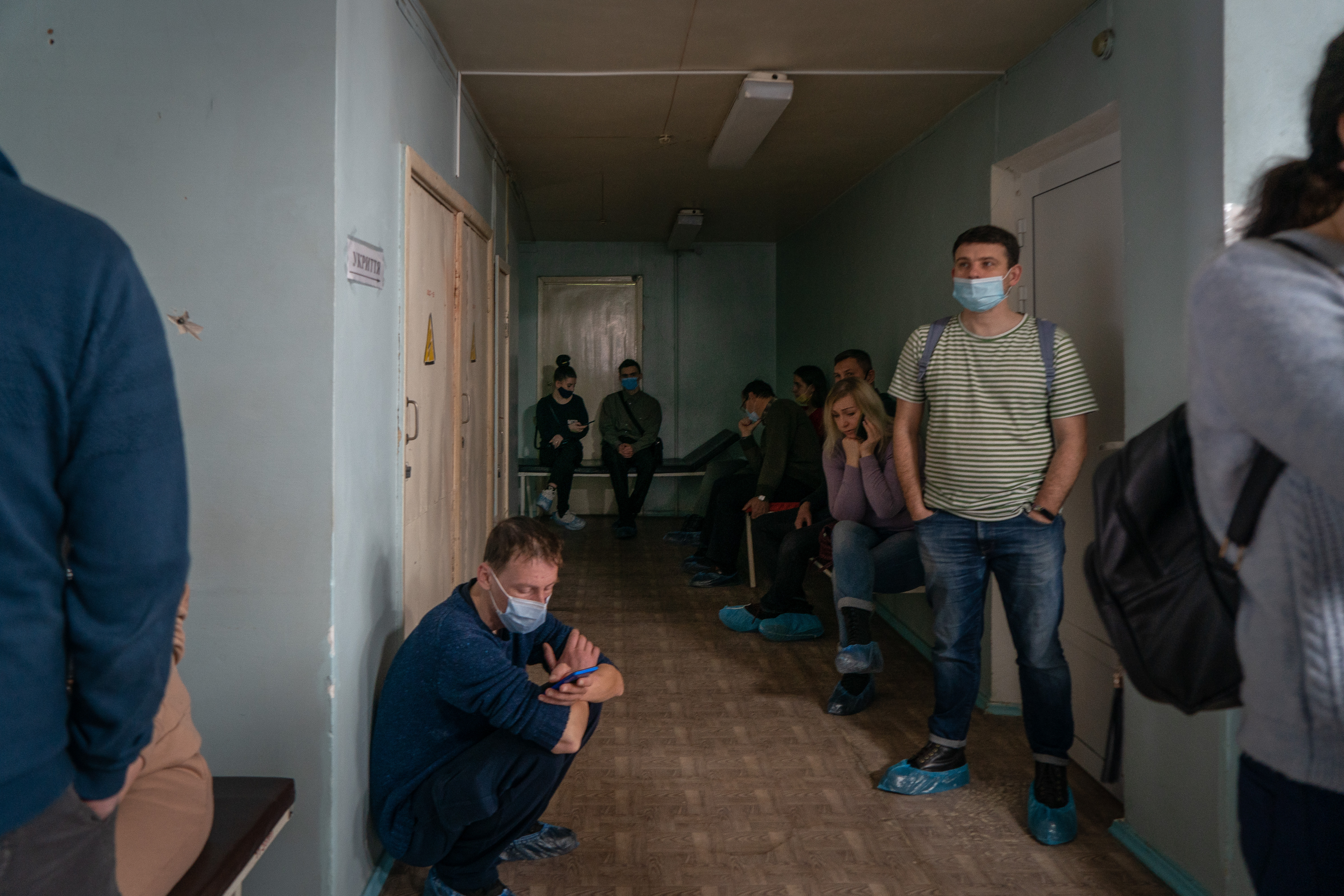 Ukrainians queue up to donate blood in Mariupol, February 26