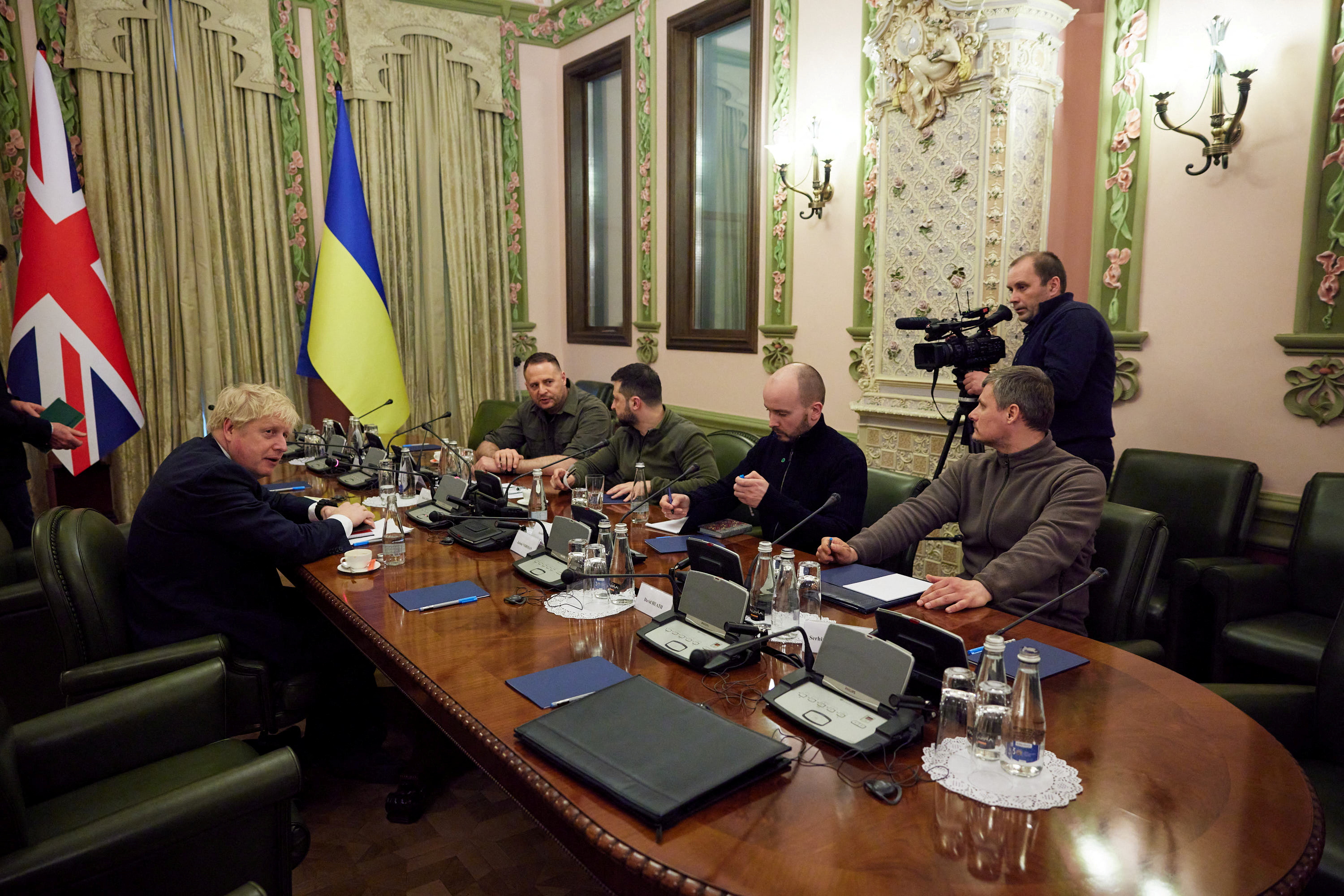 Ukraine's President Volodymyr Zelenskiy and British Prime Minister Boris Johnson meeting