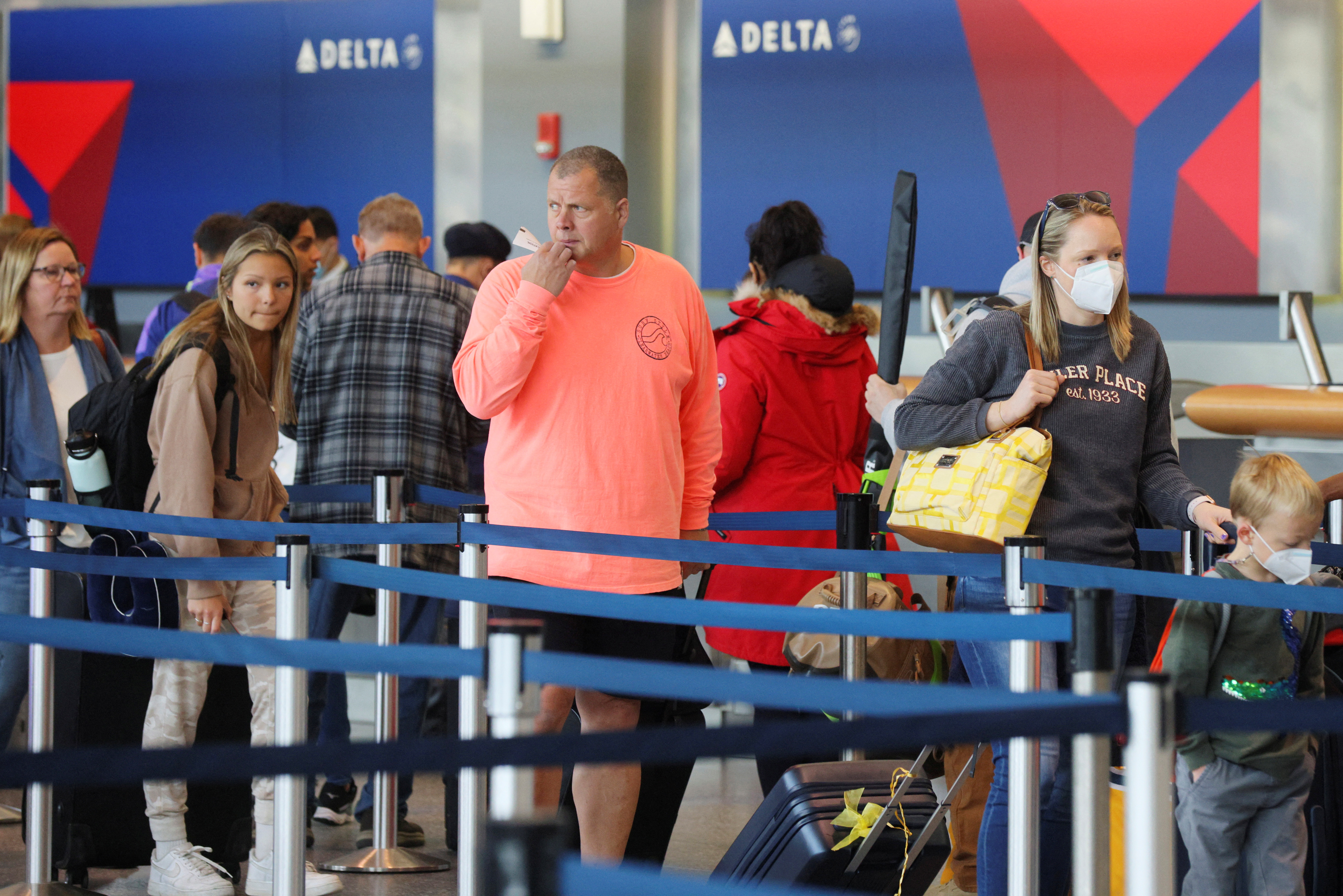 Major US airlines and many of the busiest airports rushed to drop their mask requirements on Monday