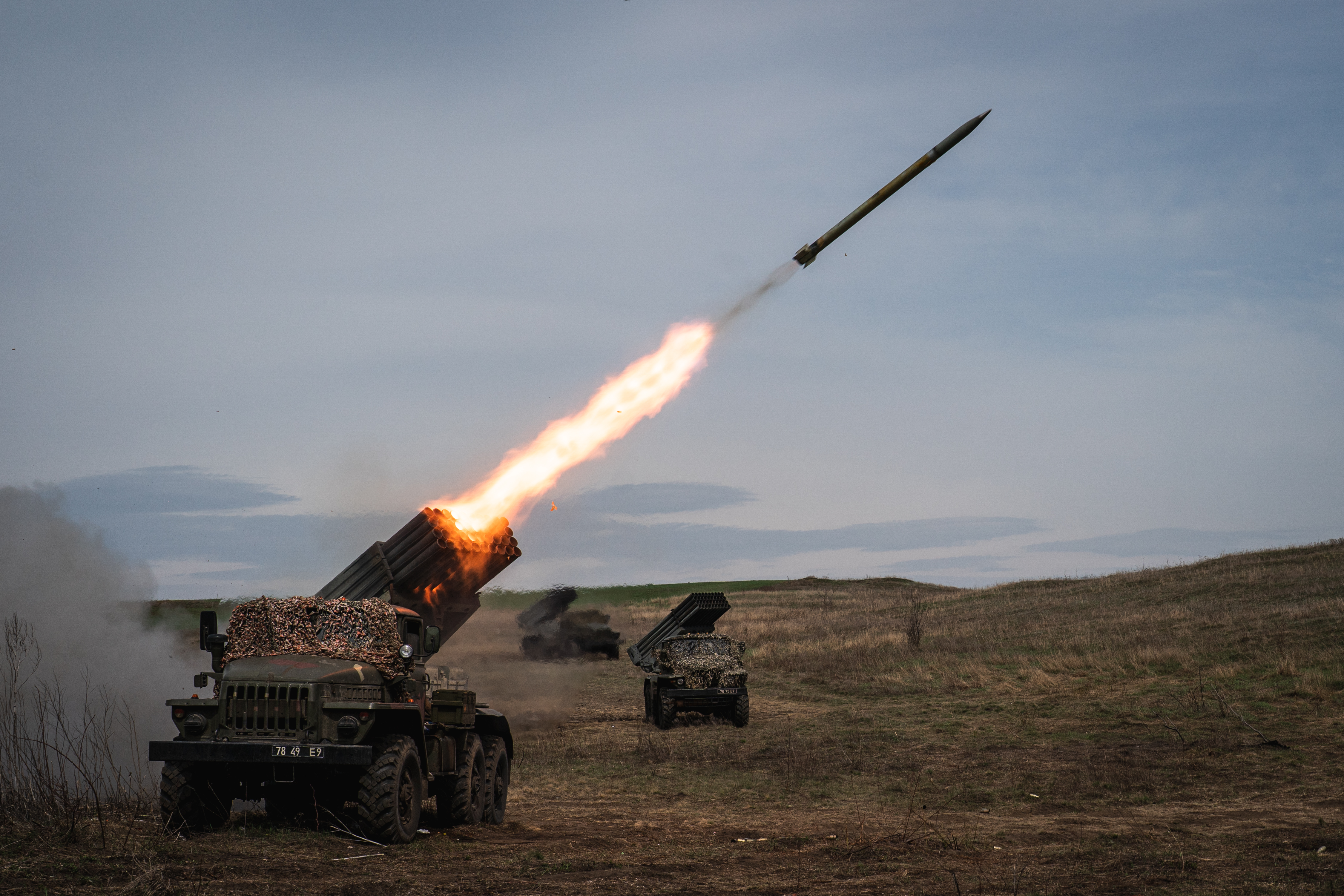 Ukrainian forces fire GRAD rockets toward Russian positions in Donbas