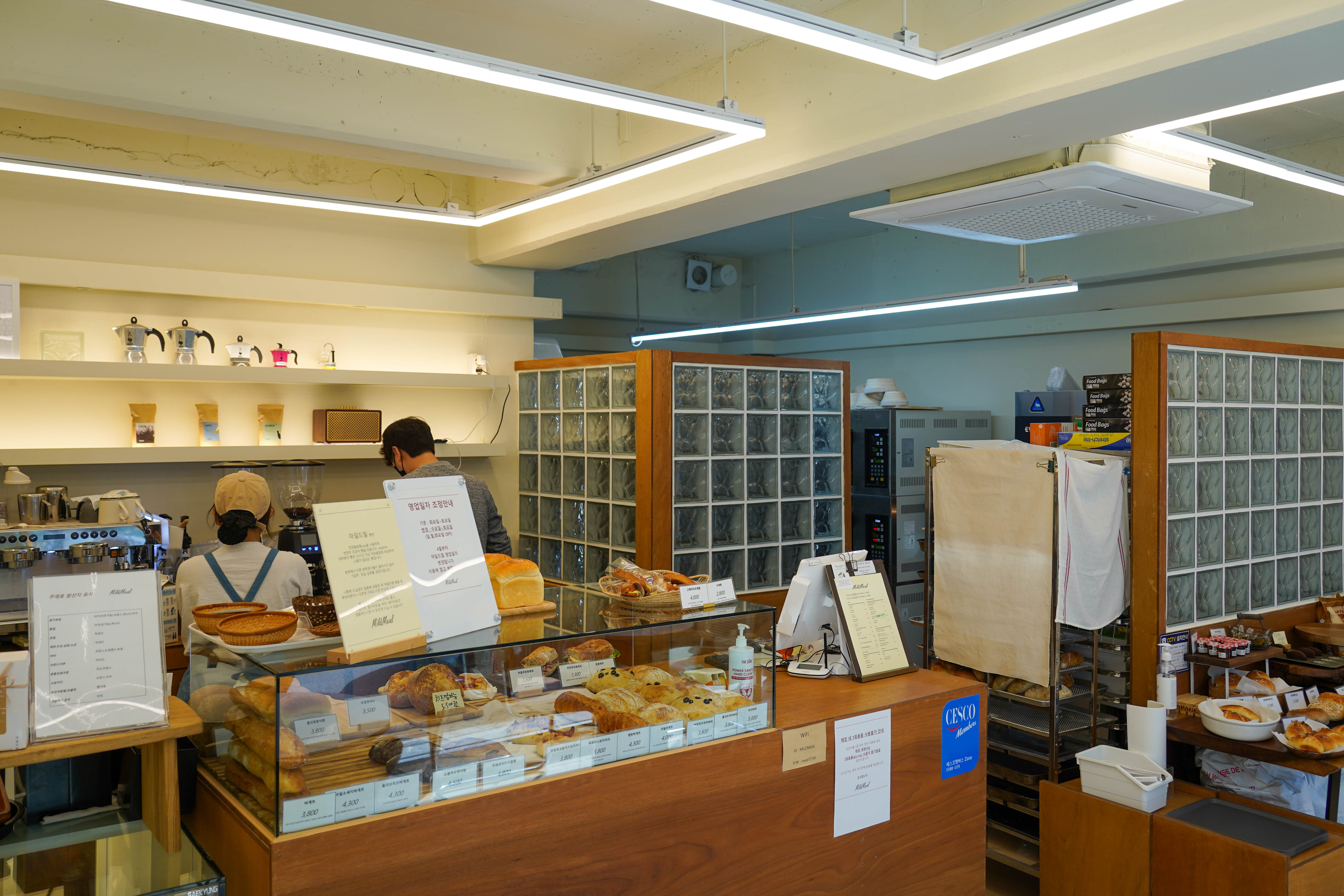 Small business owners like Lee Seung-ja are reluctant to raise prices despite surging costs of ingredients [Courtesy of Subin Kim]