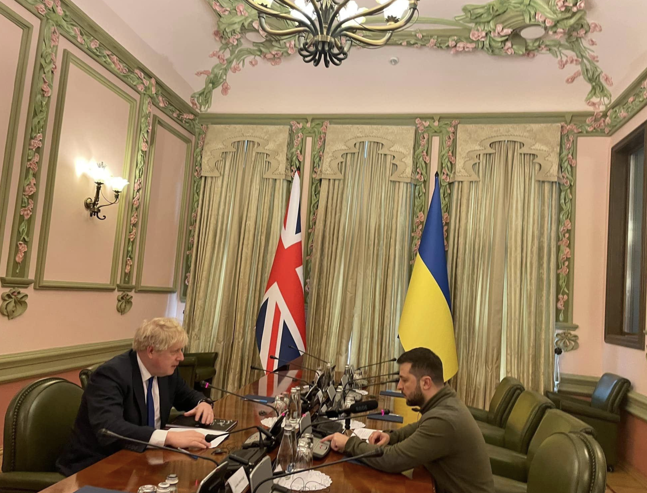 Image of Johnson and Zelenskyy tweeted by the Embassy of Ukraine to the UK [Twitter]
