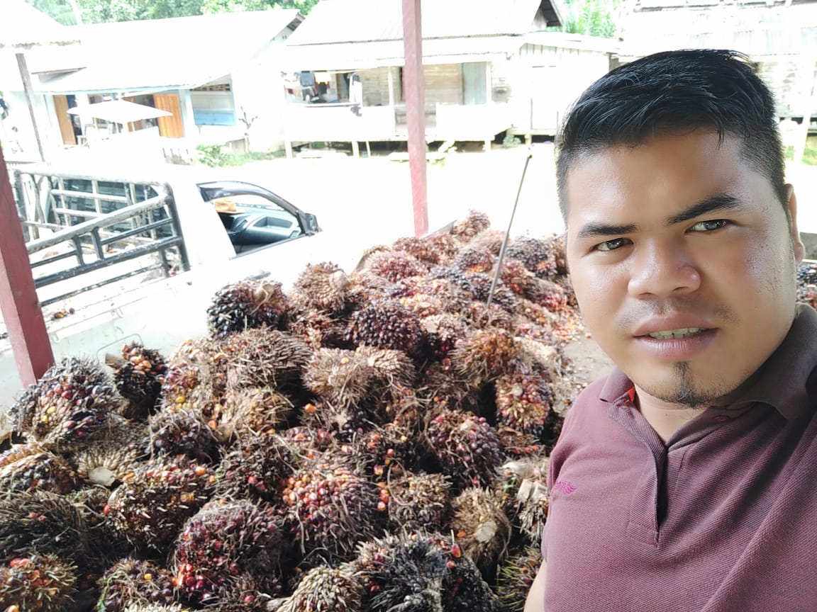 Albertus Wawan says the ban on palm oil exports is damaging farmers’ livelihoods [Courtesy of Aisyah Llewellyn]
