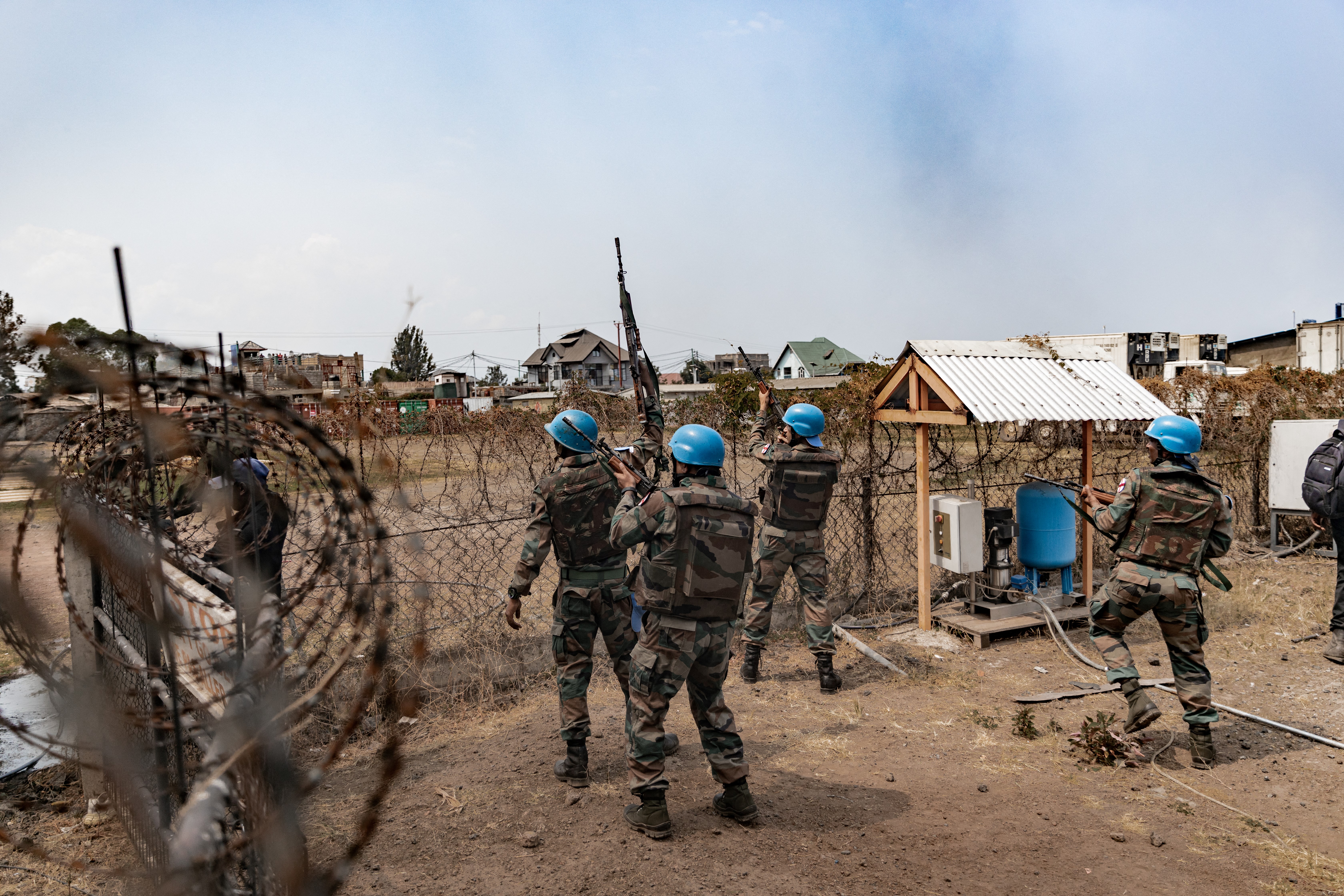 UN soldiers from the peacekeeping mission in the DRC take position at a looted warehouse at the UN facilities in Goma