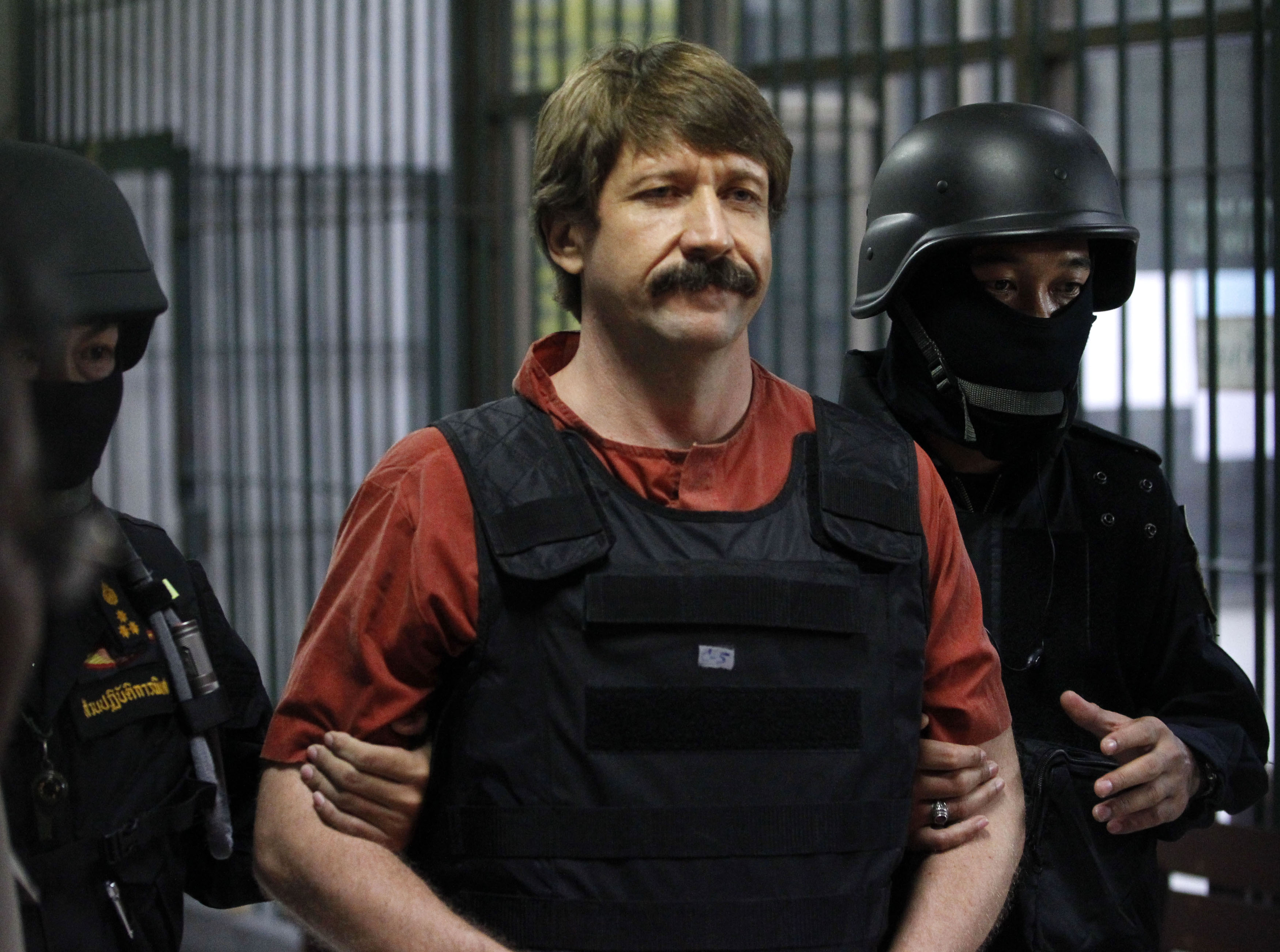 Suspected Russian arms dealer Viktor Bout is escorted by members of a special police unit after a hearing at a criminal court in Bangkok October 5, 2010. A Thai court on Tuesday dismissed charges of money-laundering and wire fraud against Bout, bringing him a step closer to extradition to the United States. The 43-year-old former Soviet air force officer known as the "Merchant of Death" faces U.S. accusations of trafficking arms since the 1990s to dictators and conflict zones in Africa, South America and the Middle East . REUTERS/Sukree Sukplang (THAILAND - Tags: CRIME LAW POLITICS)
