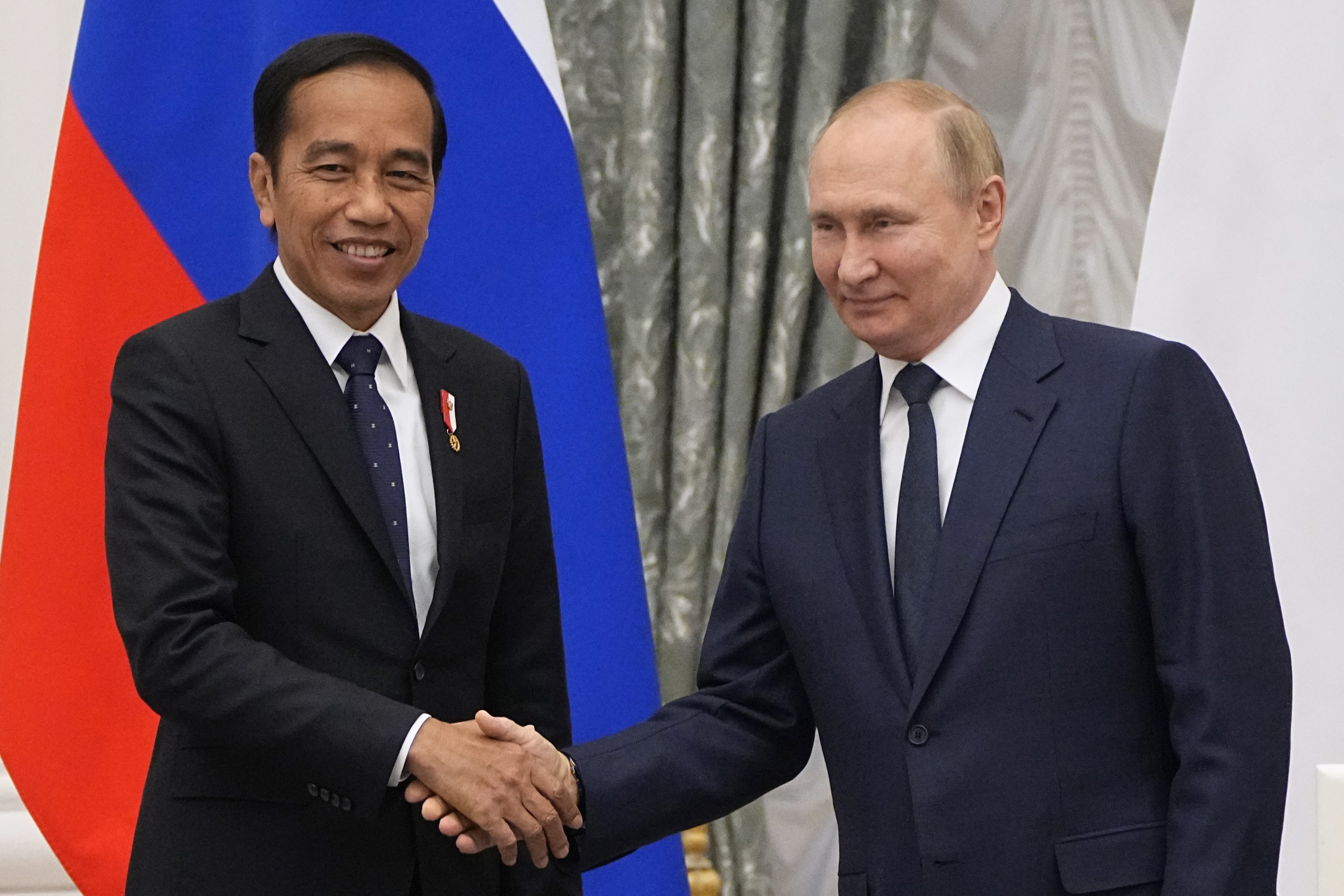 Russian President Vladimir Putin, right, and Indonesian President Joko Widodo shake hands after a joint news conference after their meeting in the Kremlin in Moscow, Russia, on Thursday, June 30, 2022