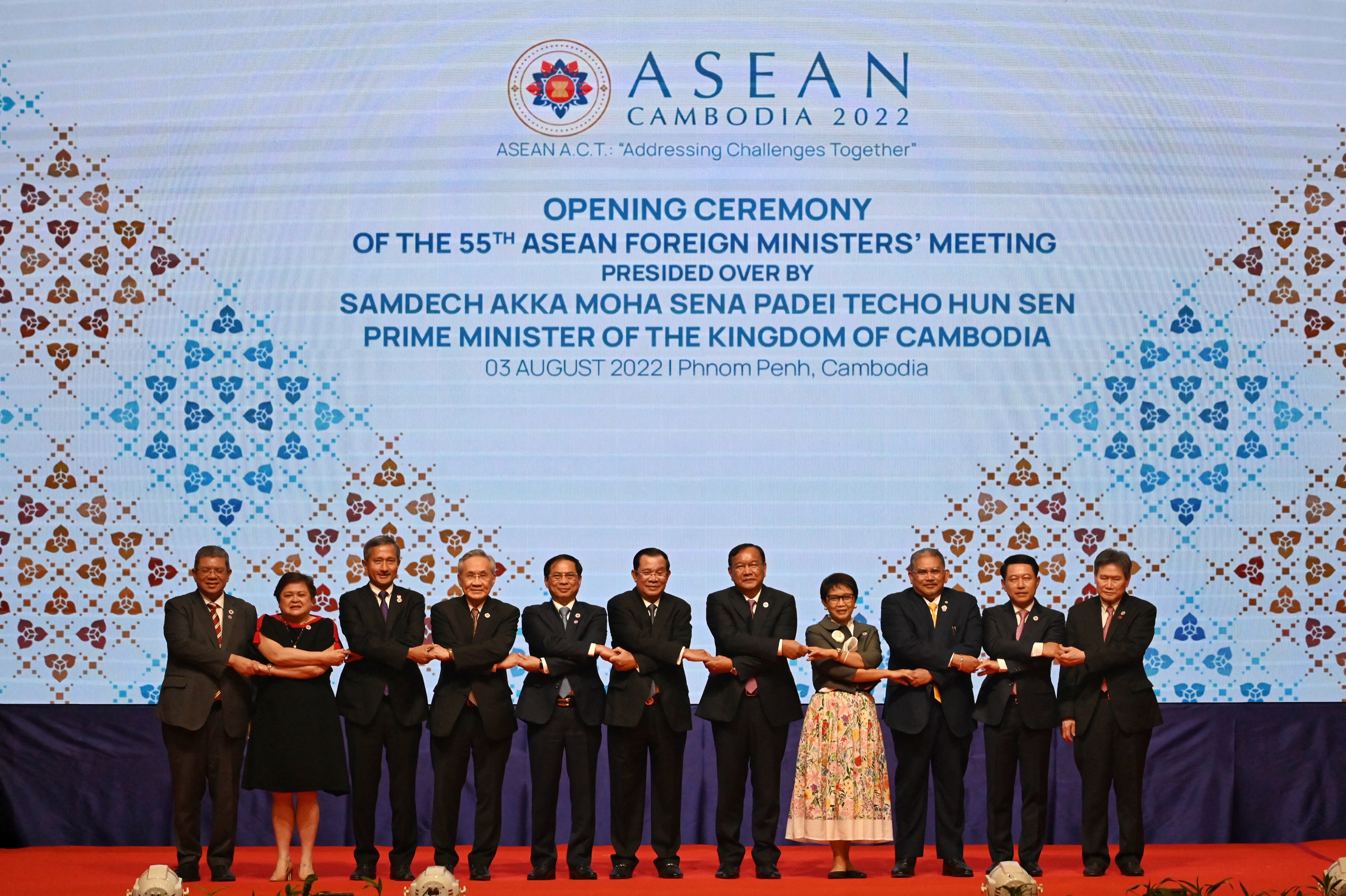 Group photo of ASEAN foreign ministers lined up on stage in Cambodia