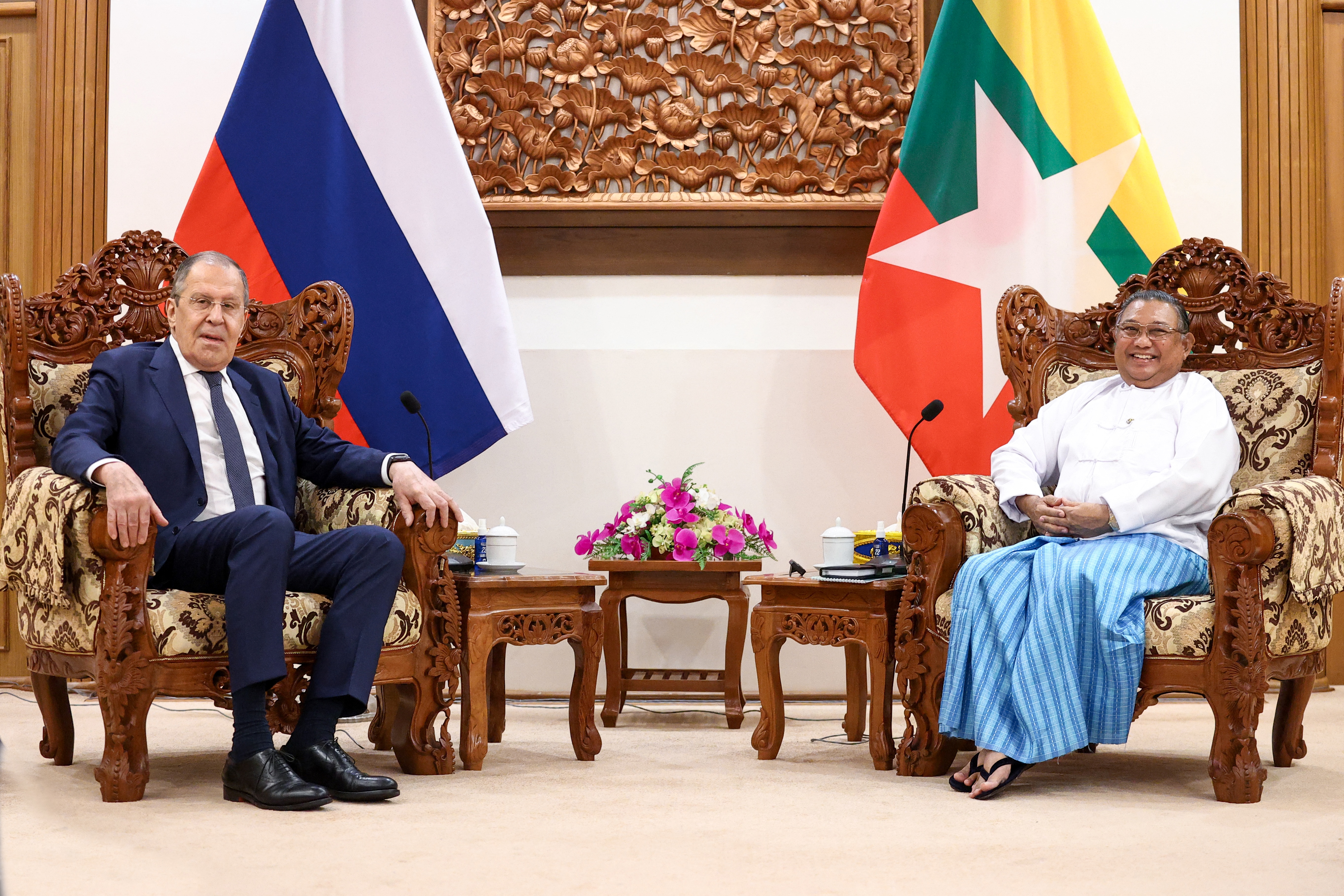 Russian Foreign Minister Sergey Lavrov and Myanmar Foreign Minister Wunna Maung Lwin