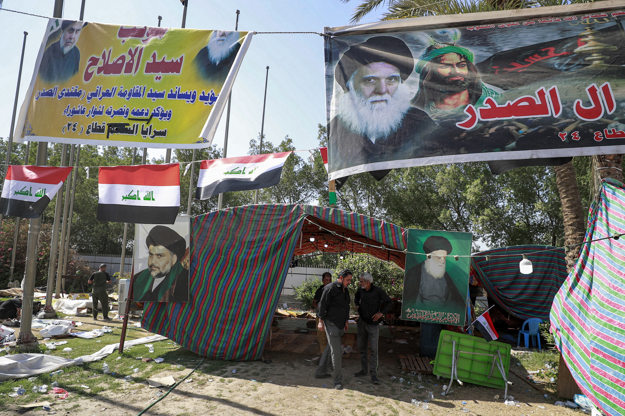 Members of the Sadrist faction withdrawing from Baghdad’s Green Zone after their leader demanded fighting end between rival Shia forces