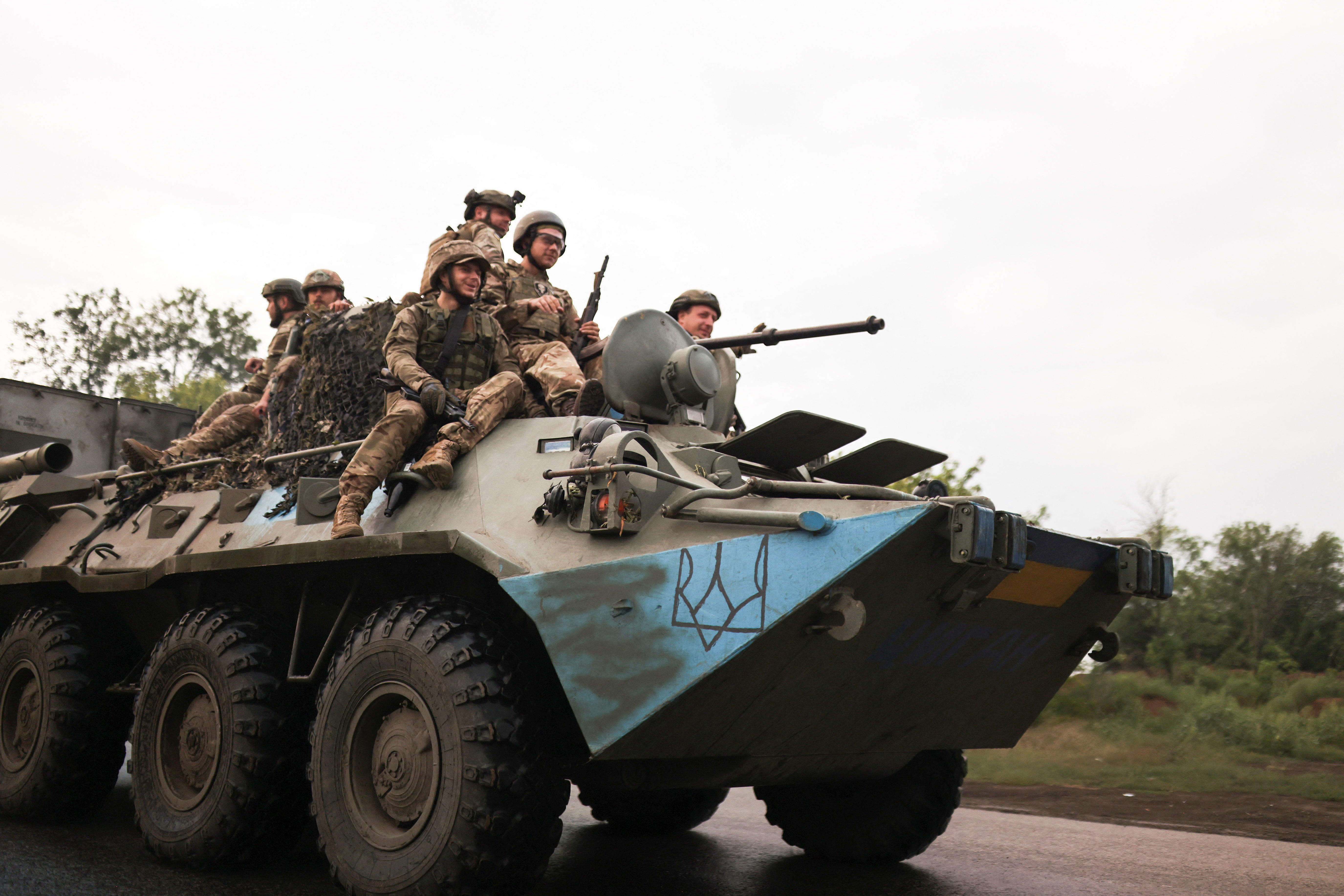 Ukrainian servicemen travel on a Wheeled-BTR fighting vehicle near Bakhmut, as Russia's invasion of Ukraine continues, in Donetsk region Ukraine August 15, 2022. REUTERS/Nacho Doce