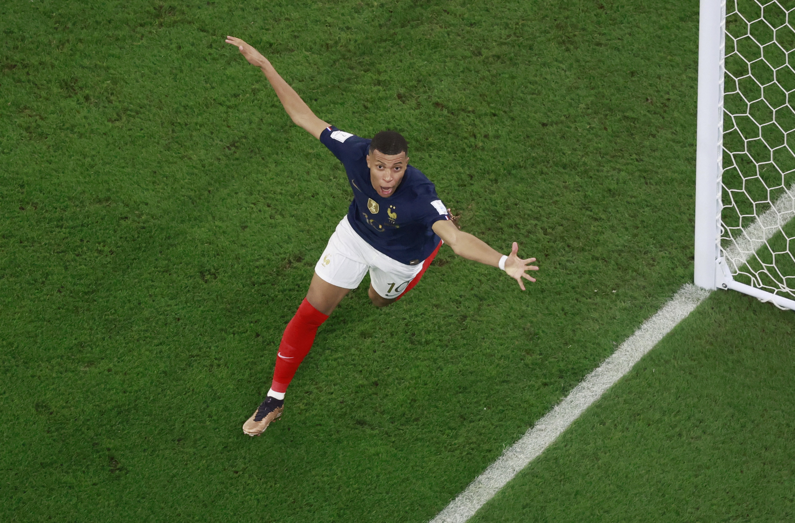 mbappe celebrates