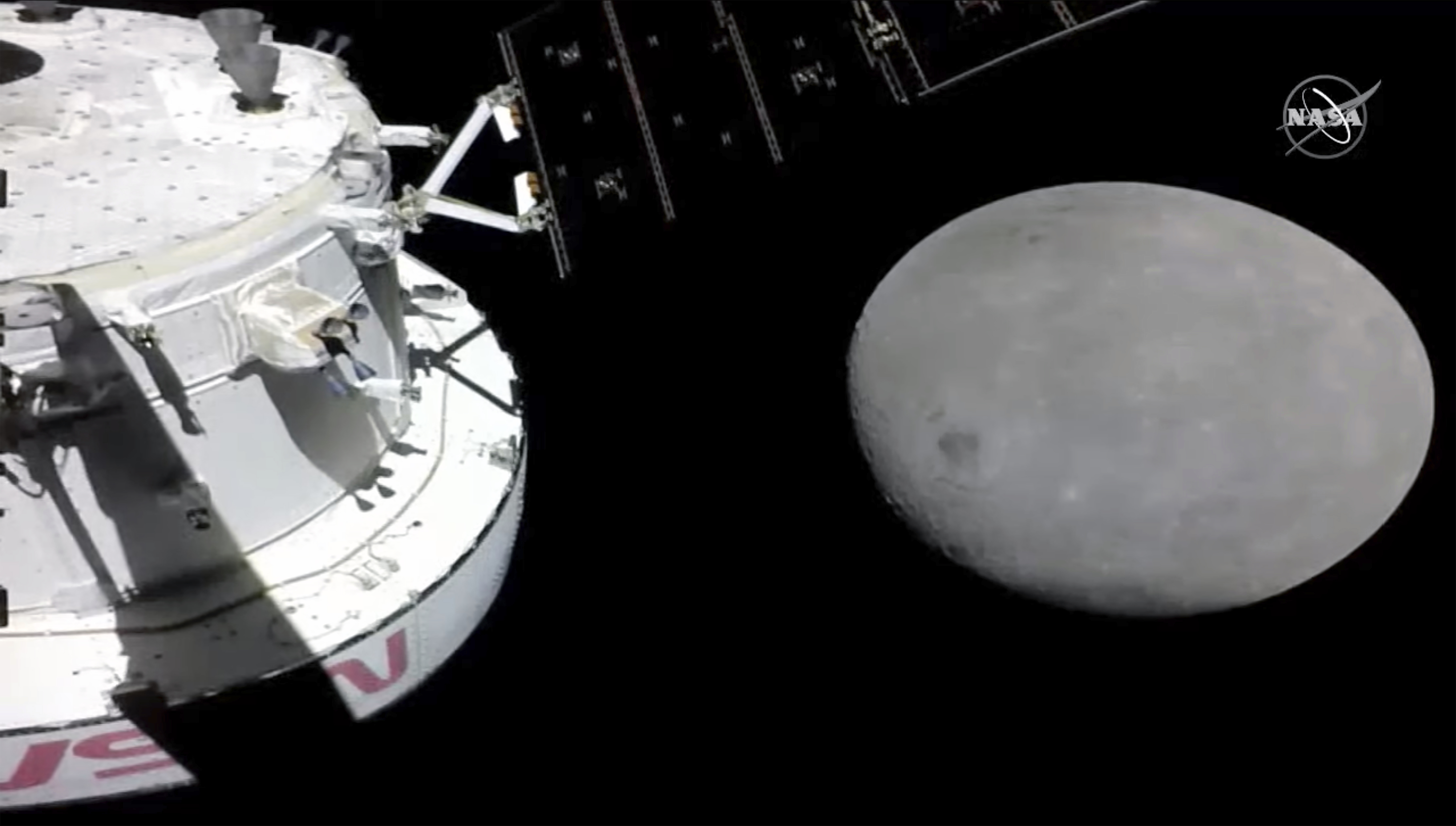Orion capsule approaching the moon