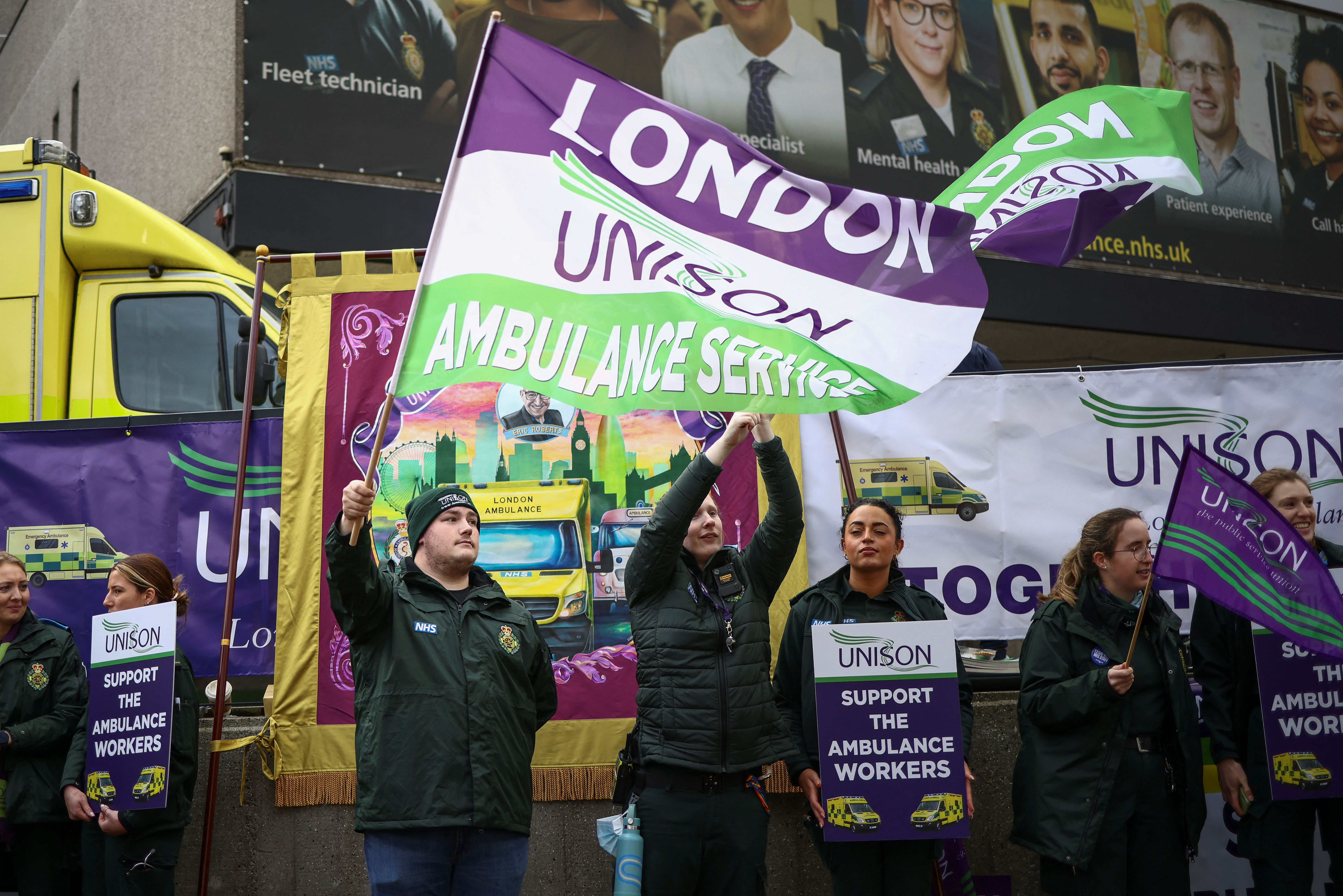 BRITAIN-STRIKES/AMBULANCES