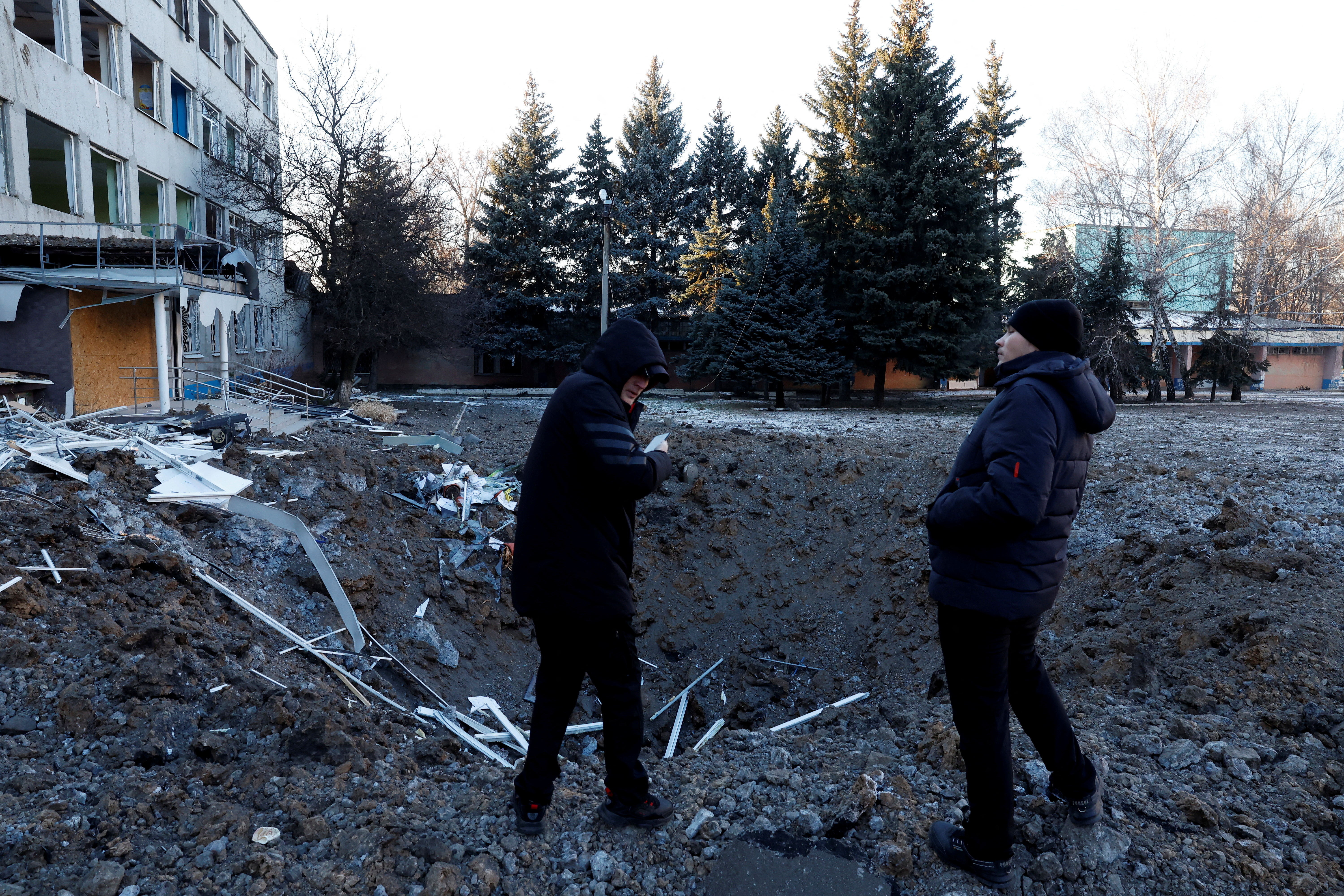 People look at the site of a Russian missile attack that occurred during the night in Kramatorsk, January 8, 2023