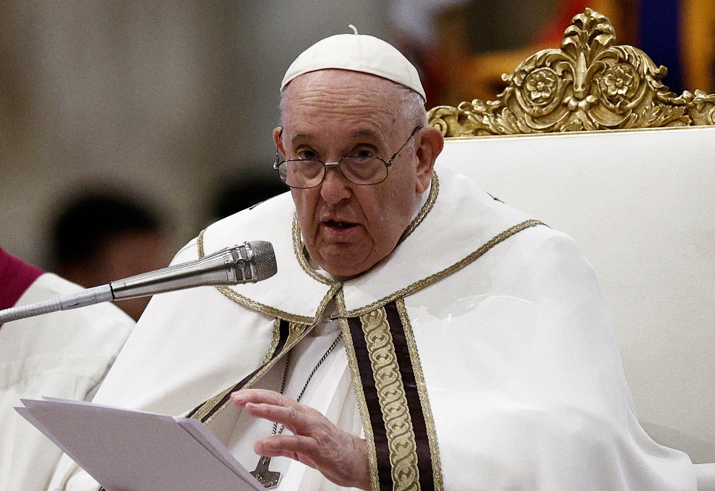 Pope Francis attends the Vespers prayer service to celebrate the conversion of St. Paul at St. Paul's Basilica in Rome, Italy, January 25, 2023. REUTERS/Guglielmo Mangiapane