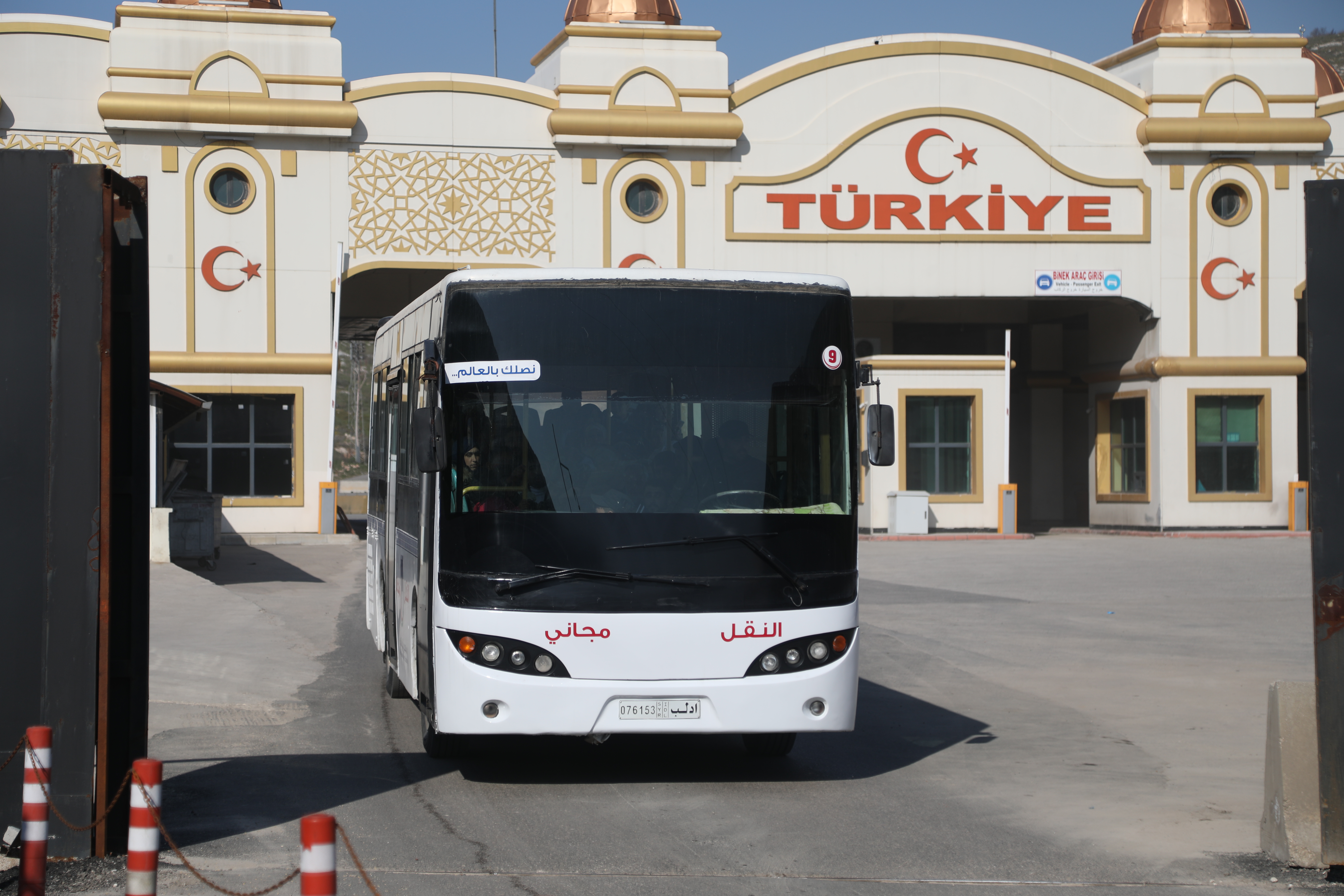 Syrian quake survivors return home from Turkey