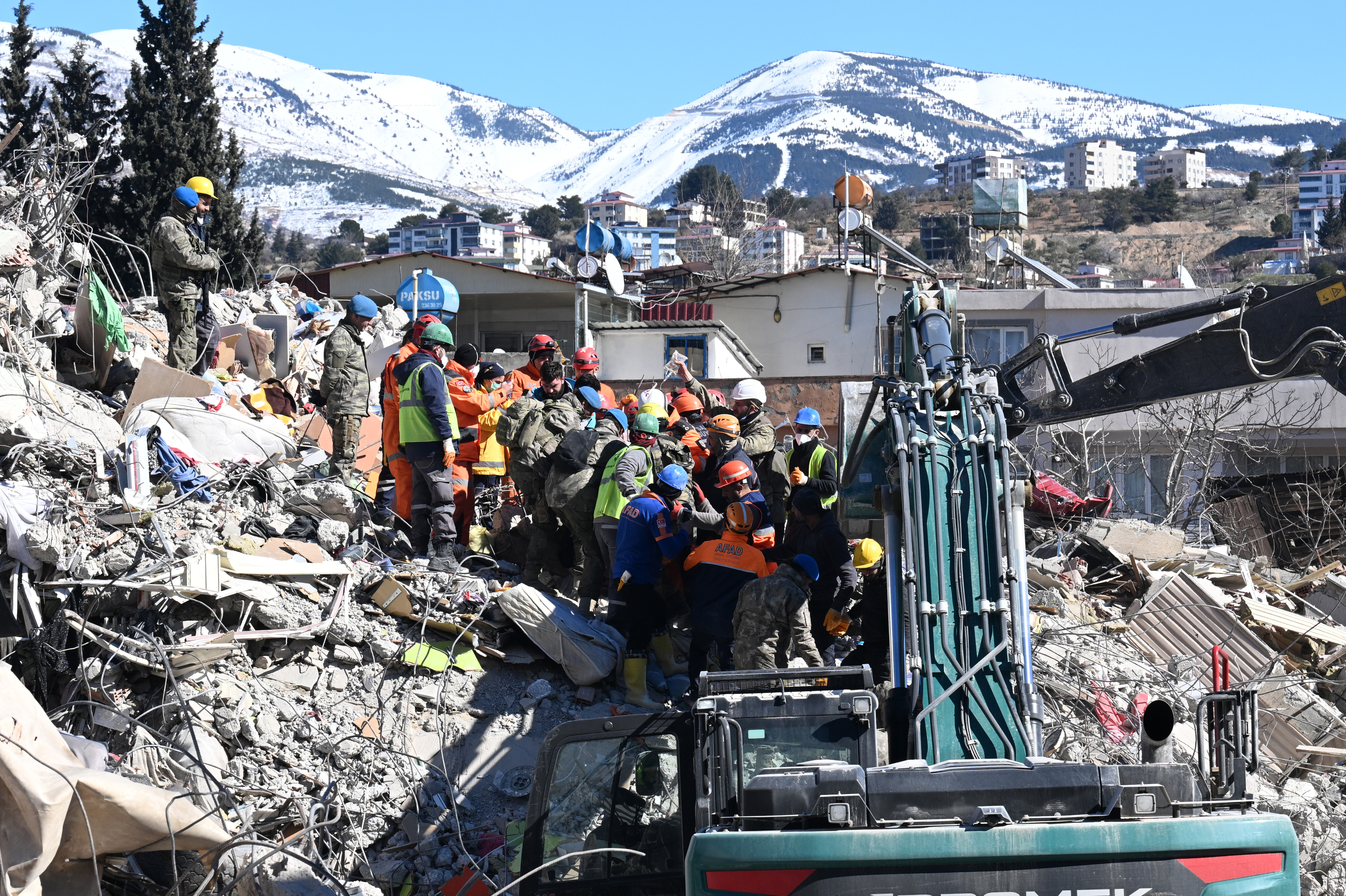 17 year-old girl rescued 248 hours after earthquakes in Turkiye
