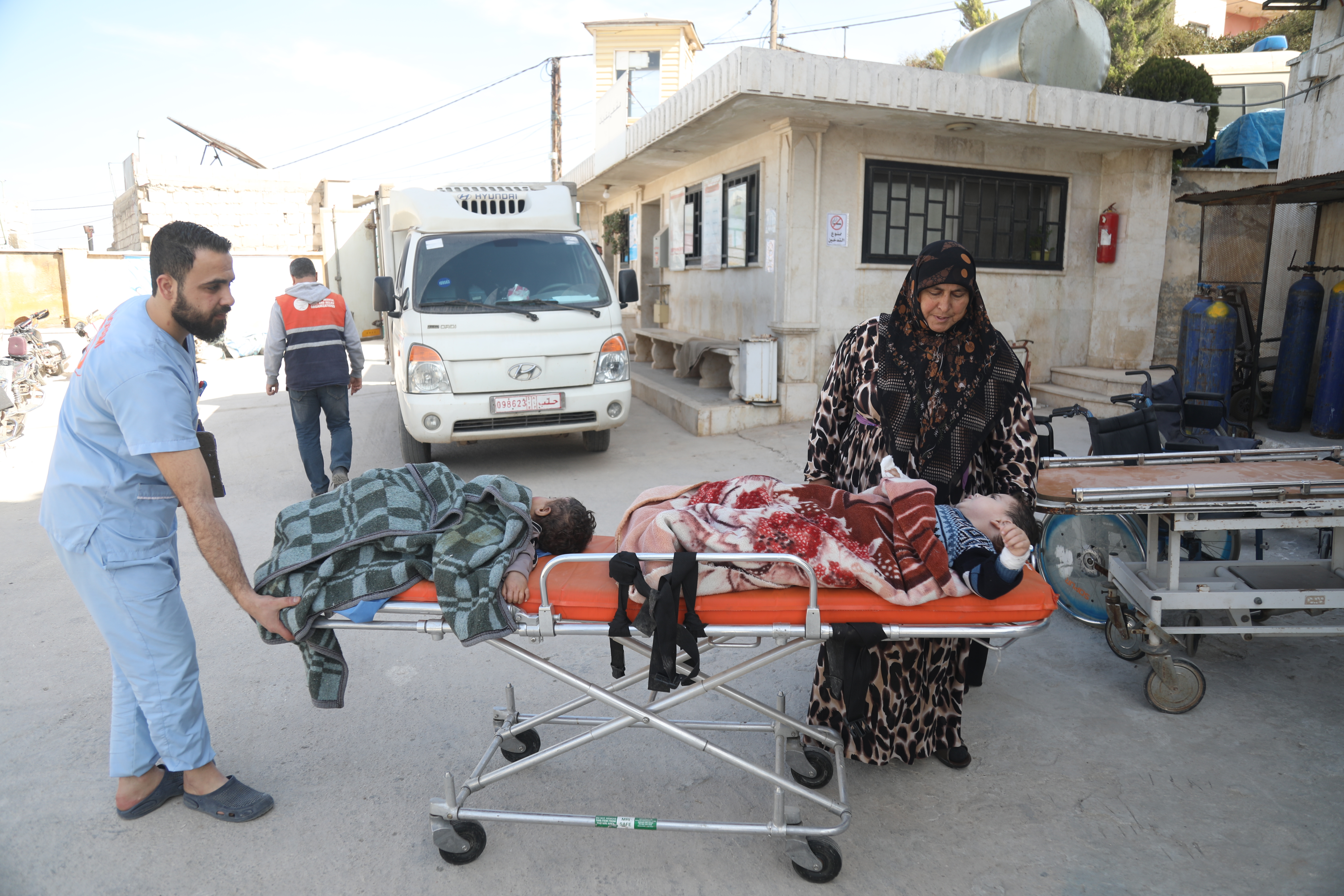 Healthcare facilities in northwest Syria are lacking in proper resources and equipment to treat the complications of crush syndrome, say doctors