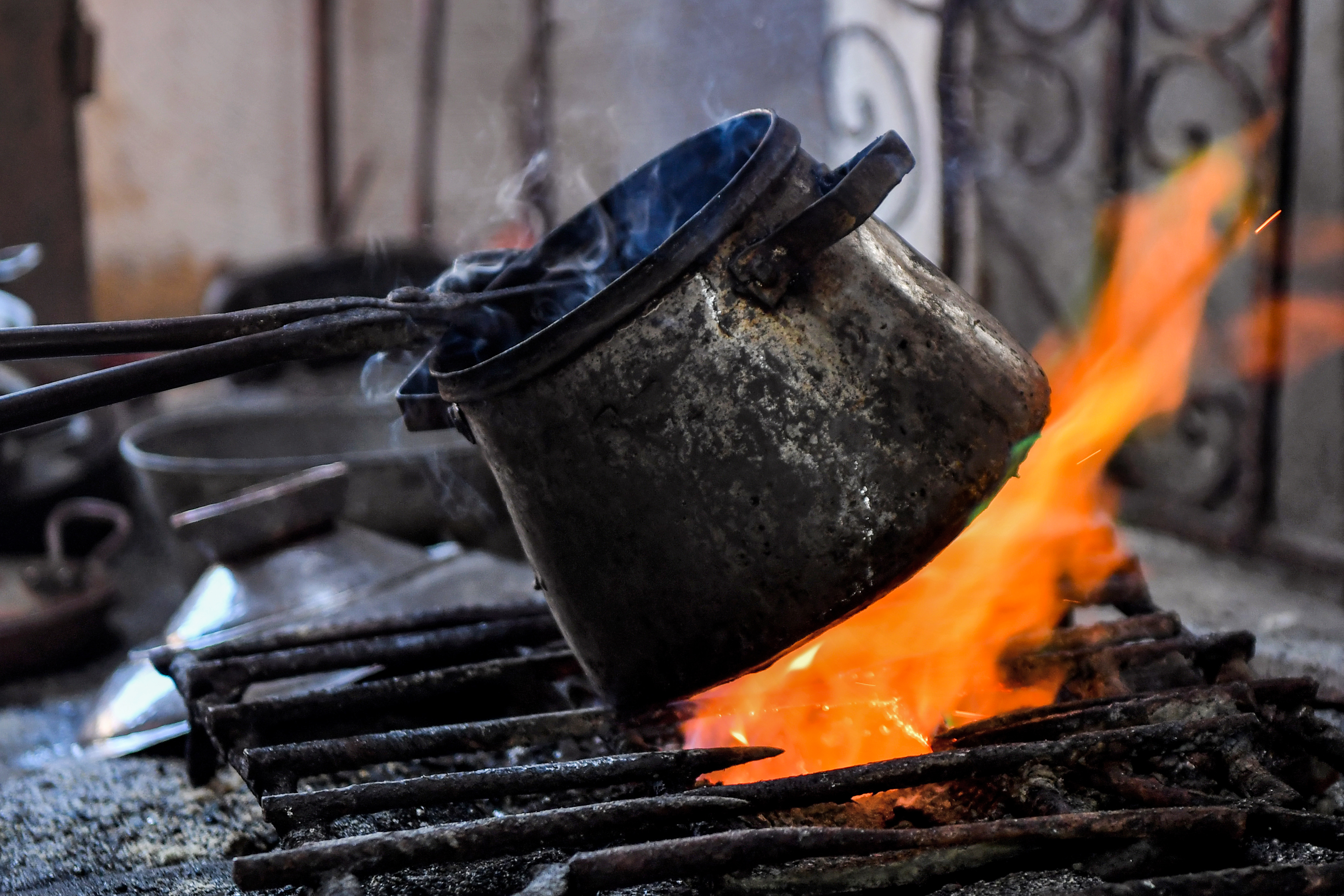 Tunisian coppersmiths bring fresh shine to Ramadan