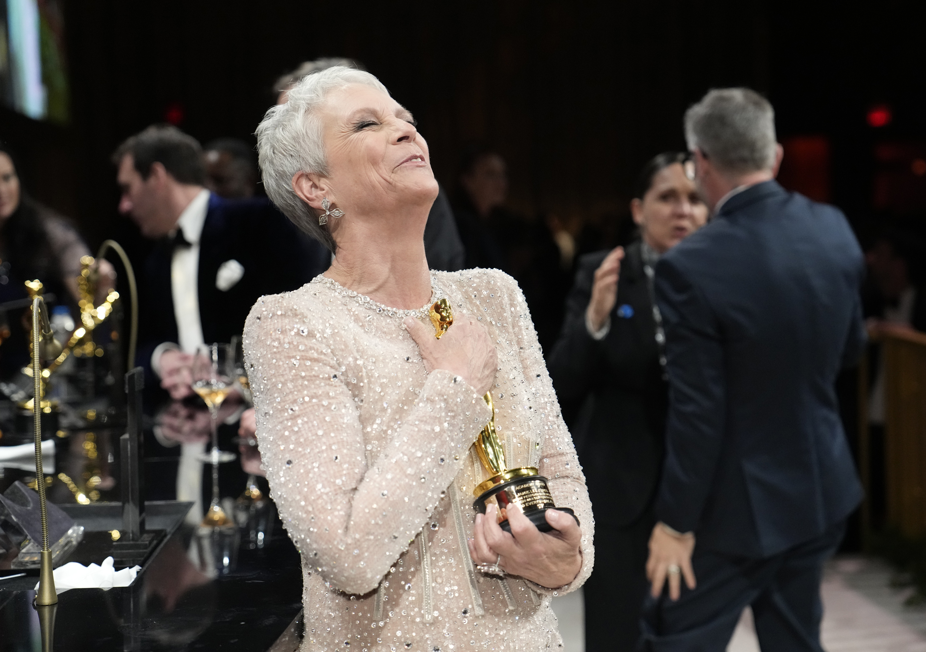Jamie Lee Curtis celebrates her best supporting actress win