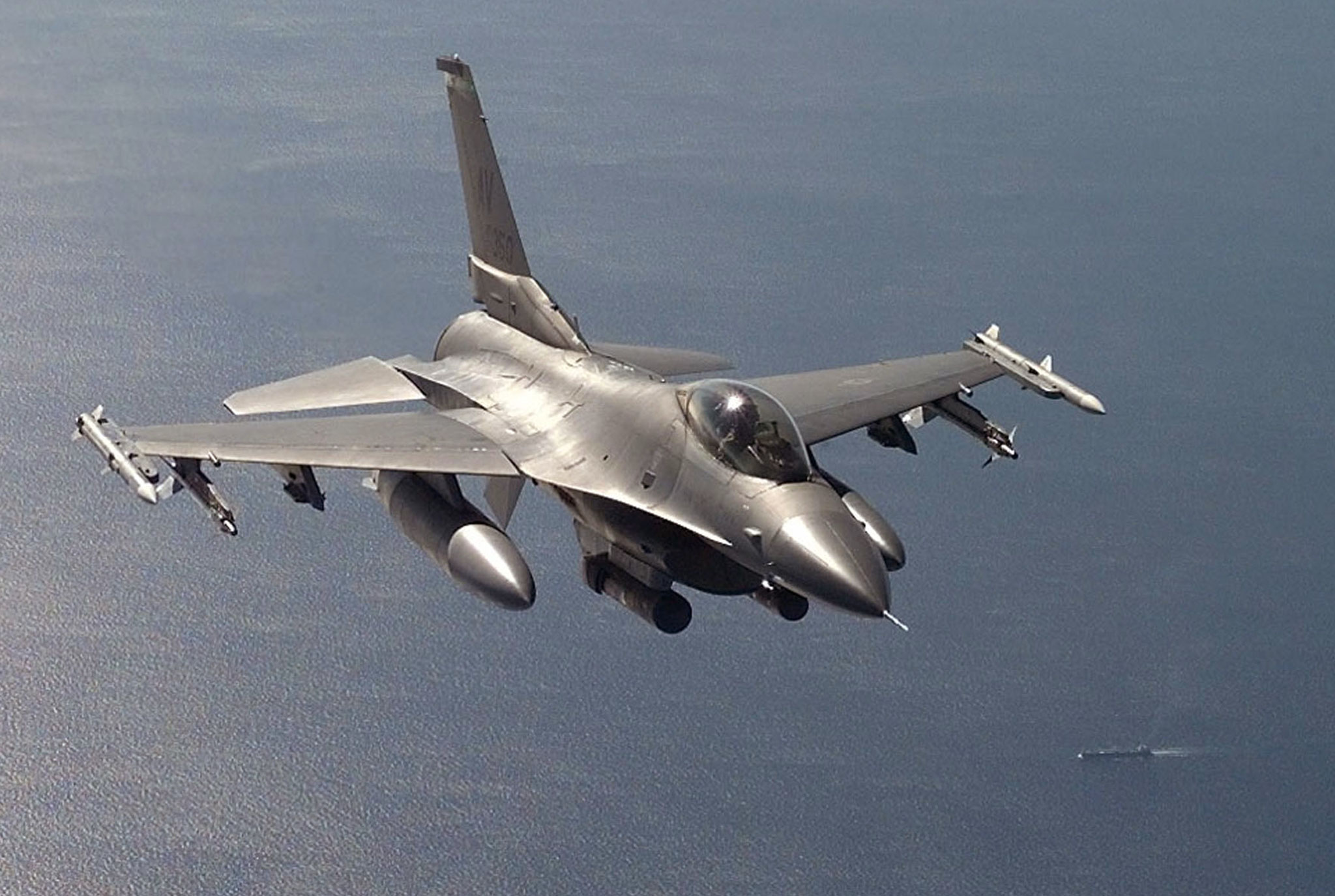 A U.S. F-16 Fighting Falcon from the 555th Fighter Squadron, Aviano Air Base, Italy, moves into position during refueling operations February 26. The squad is deployed to Aviano, Italy supporting the NATO Kosovo-related operations. RC/JDP