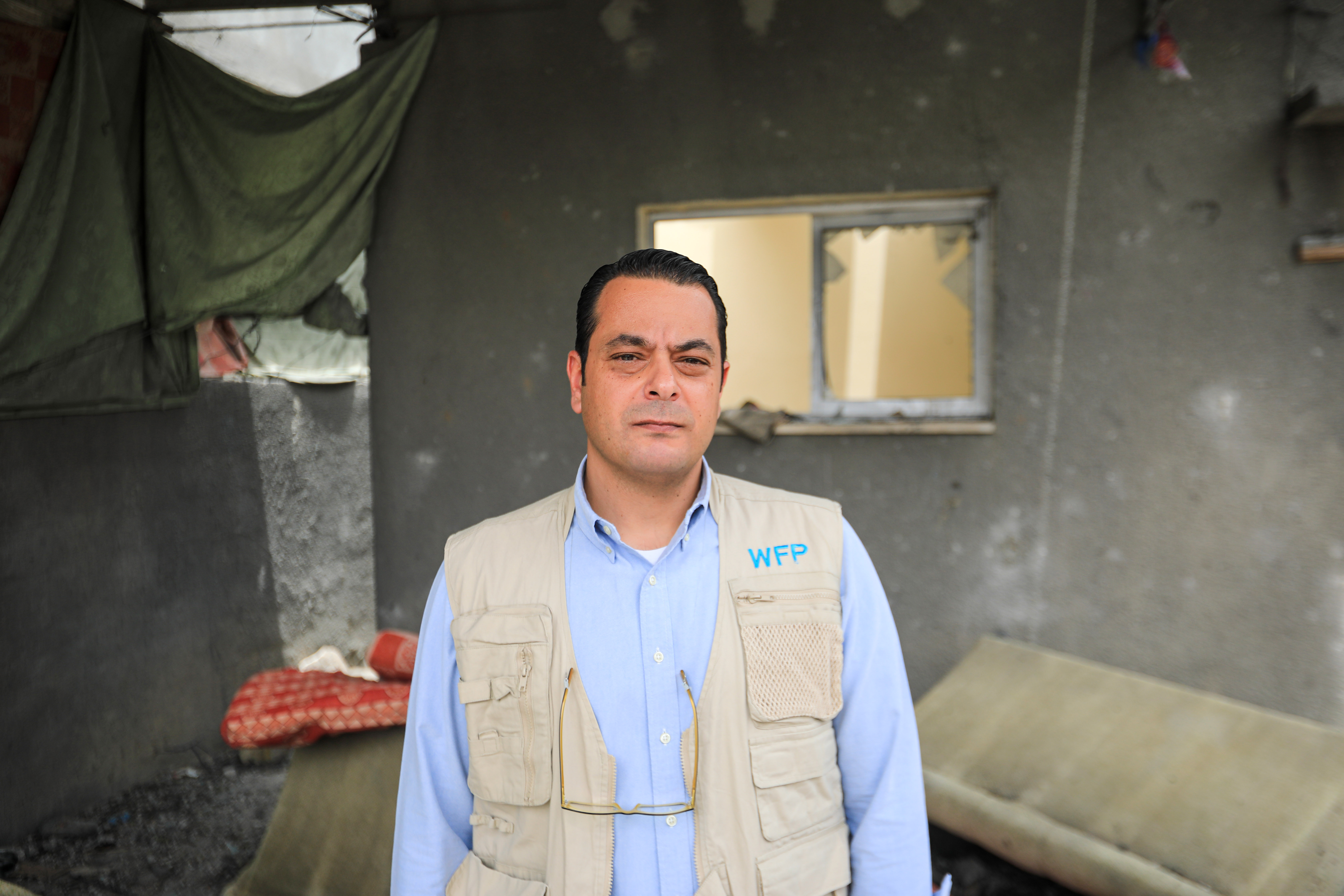 Samer Abdeljaber, WFP country director in Palestine, visits the Abu Obeid family home in Gaza