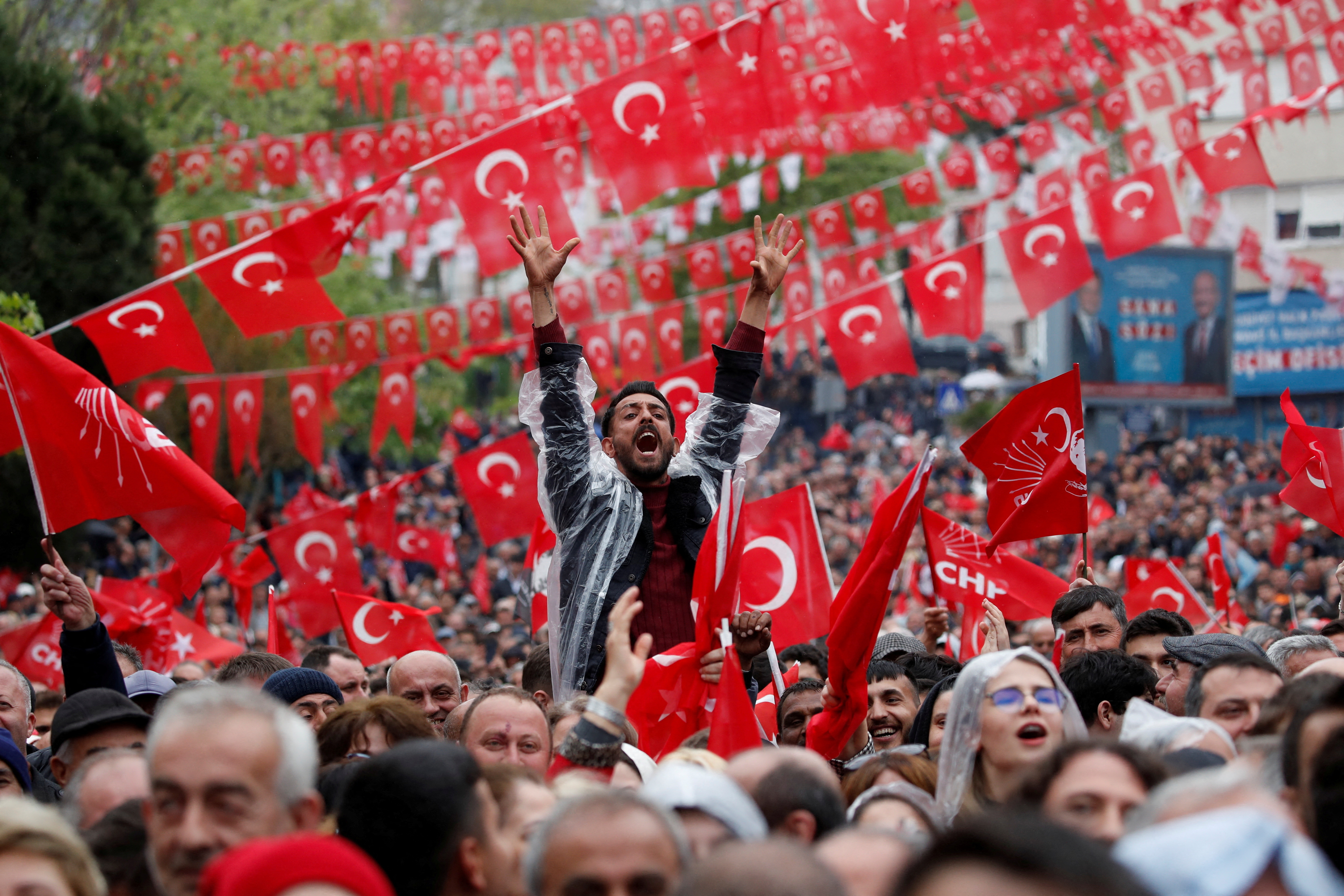 Supporters of Kemal Kilicdaroglu, presidential candidate of Turkey's main opposition alliance, cheer during a rally ahead of the May 14 presidential and parliamentary elections, in Tekirdag, Turkey April 27, 2023