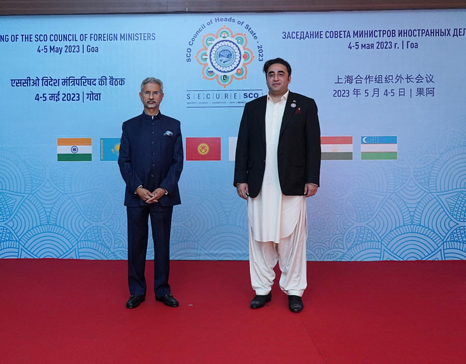 India’s Foreign Minister Subrahmanyam Jaishankar and his Pakistani counterpart Bilawal Bhutto Zardari pose for a photograph during the SCO Council of Foreign Ministers meeting in Goa, India on May 5, 2023