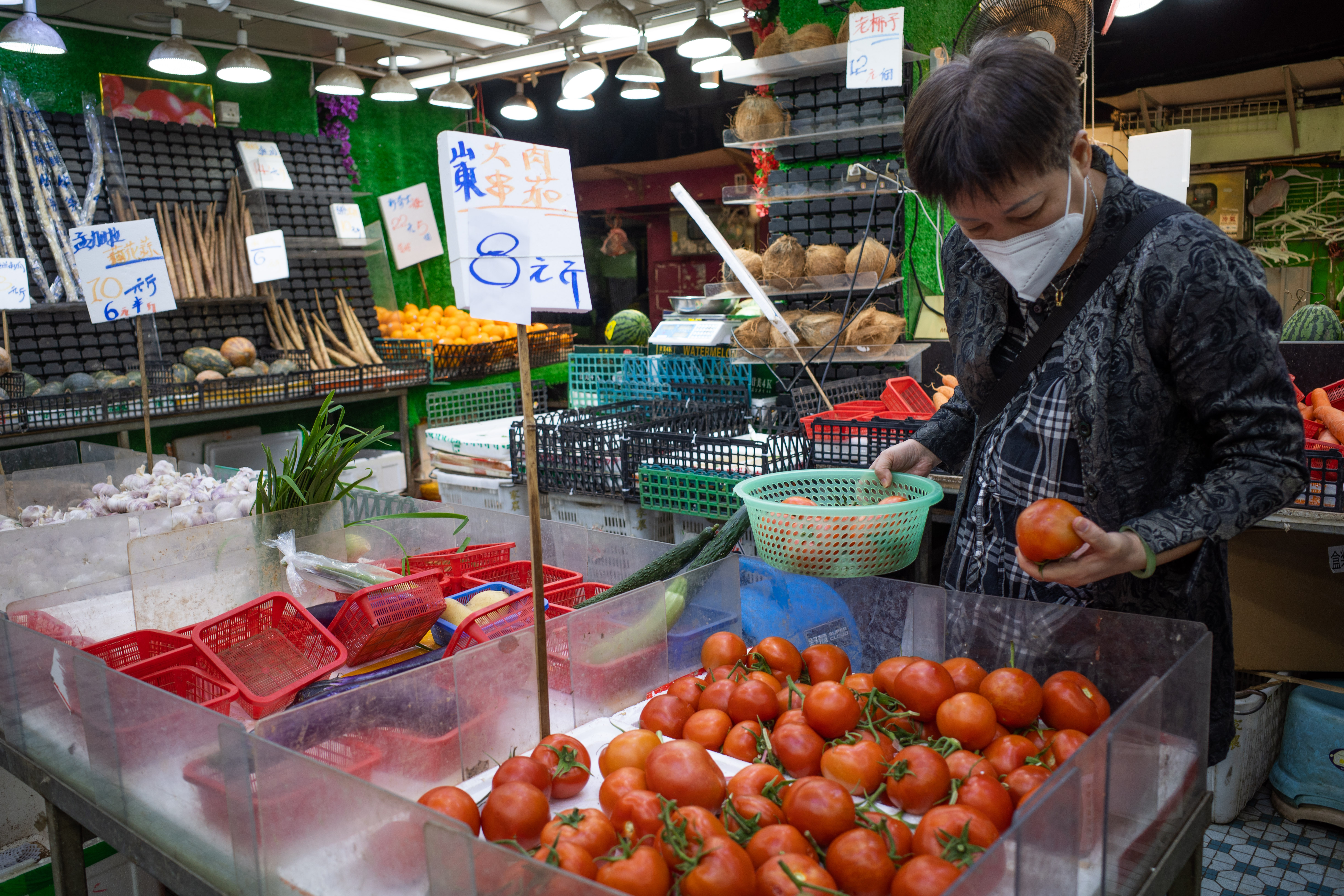 Mrs Chan buys food to cook for dinner after work.