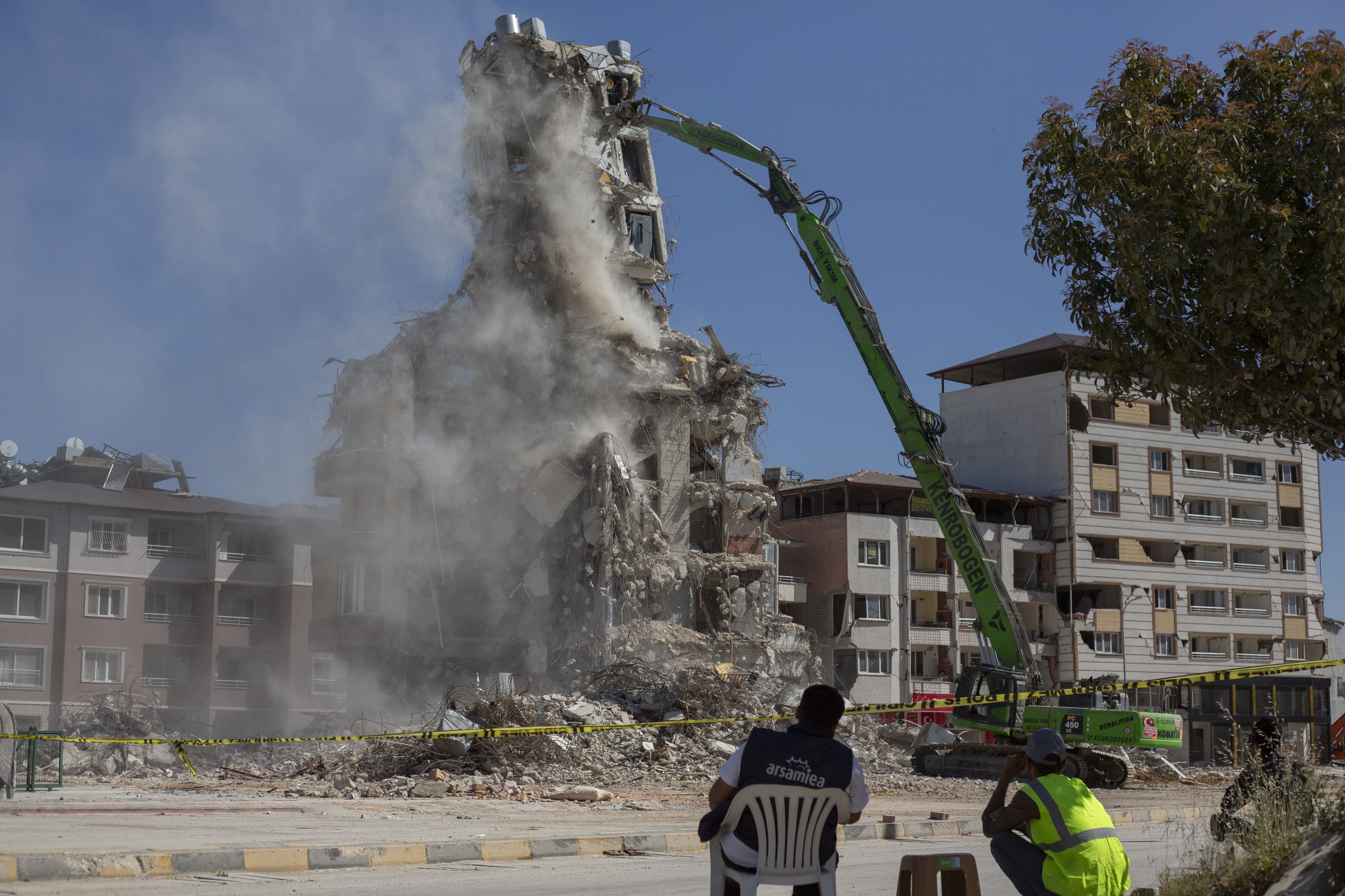 A building damaged by the earthquakes is demolished in Antakya