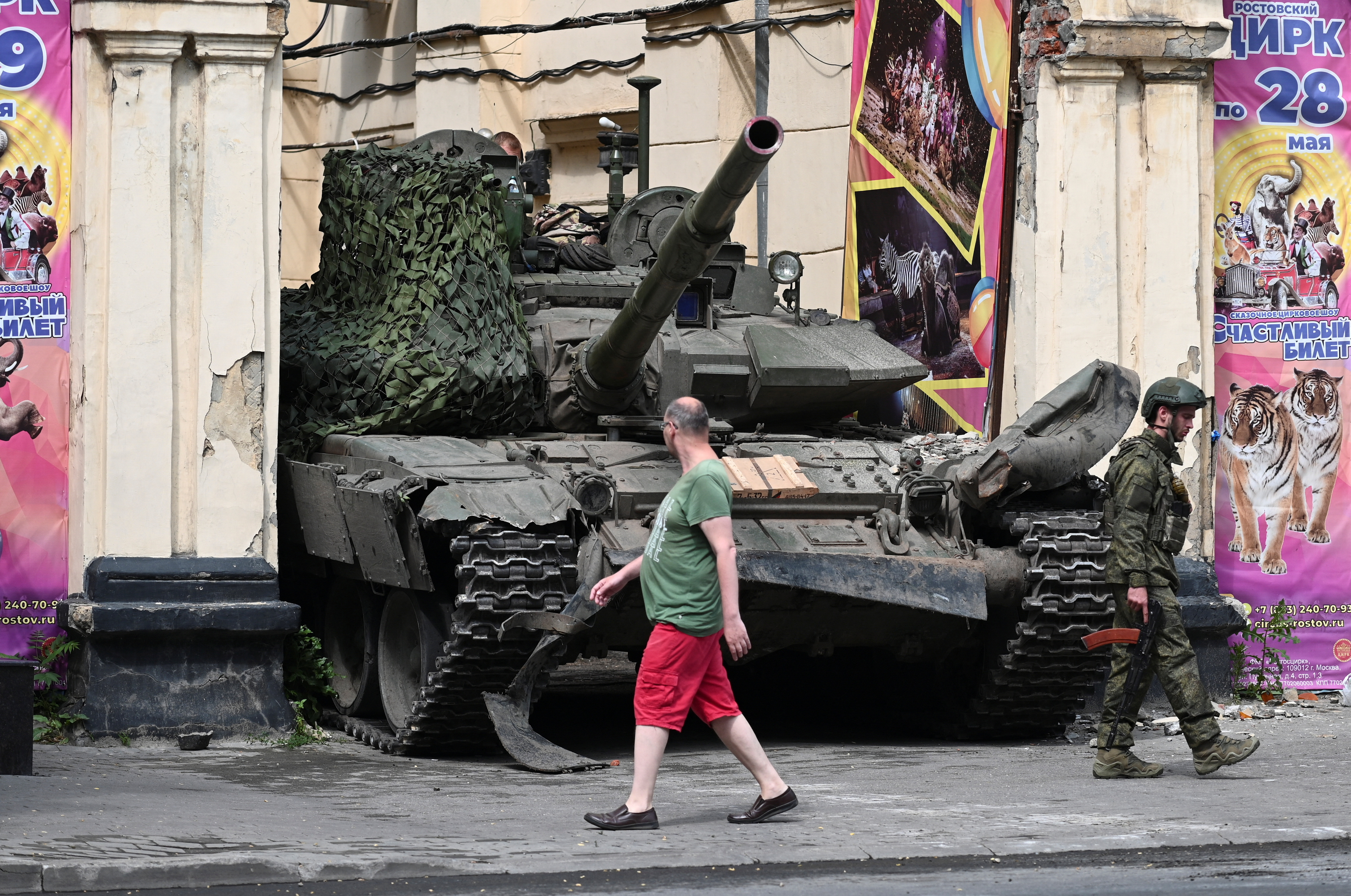 Fighters of Wagner private mercenary group are deployed in the city of Rostov-on-Don