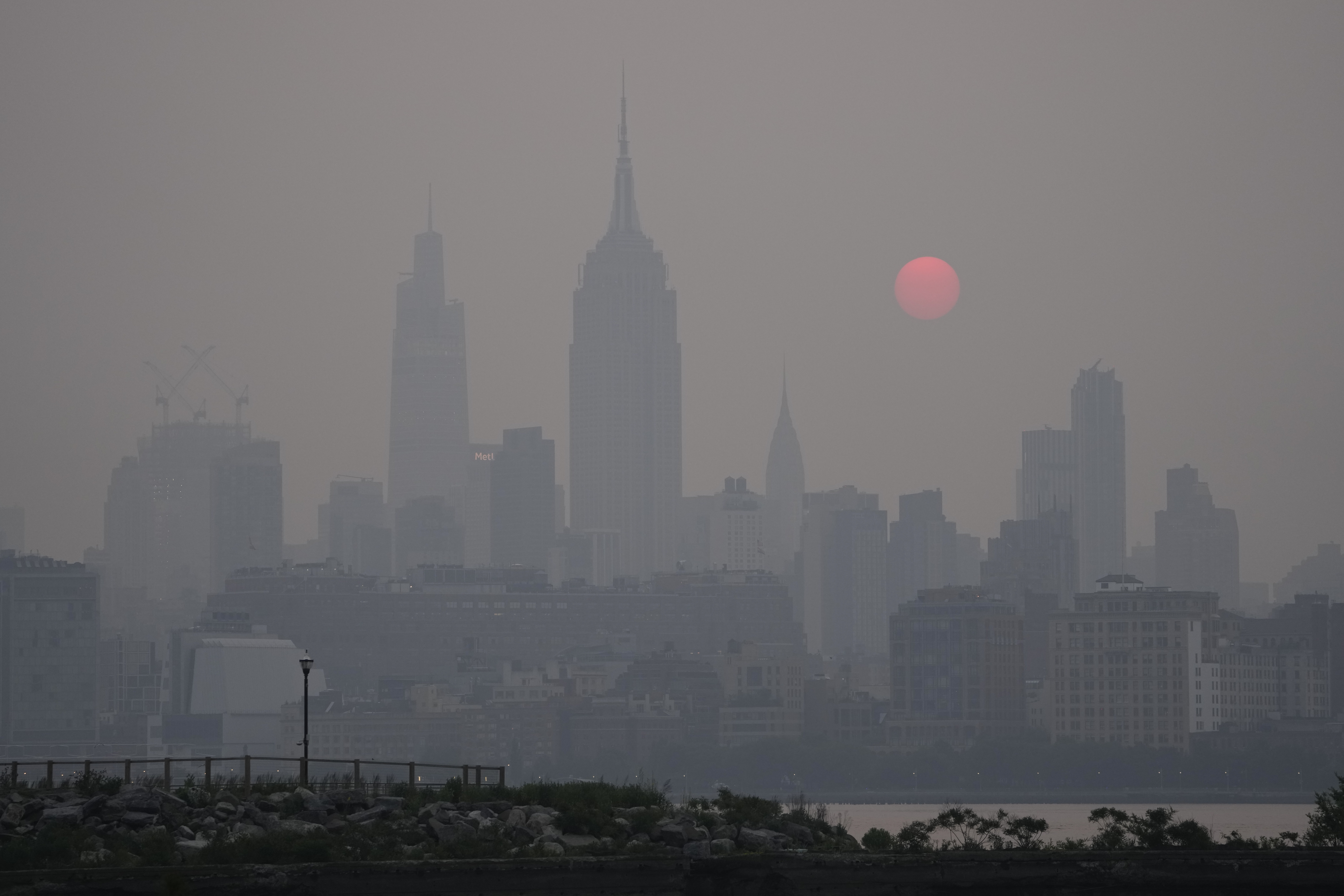 Canadian wildfire smoke spreads 'hazardous' air in both countries