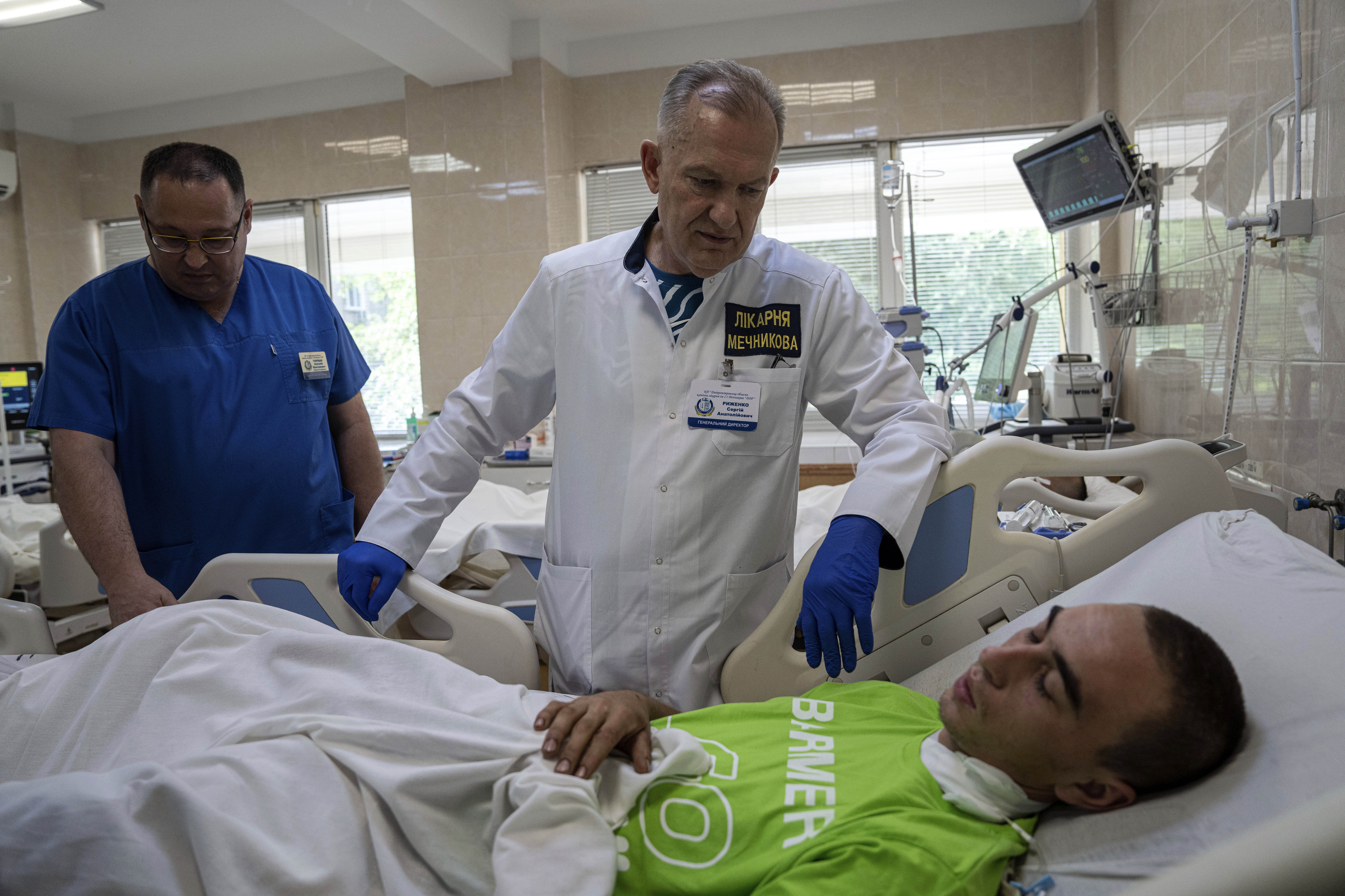 Chief Doctor Serhii Ryzhenko speaks to a Oleh Halah, 22, Ukrainian soldier,
