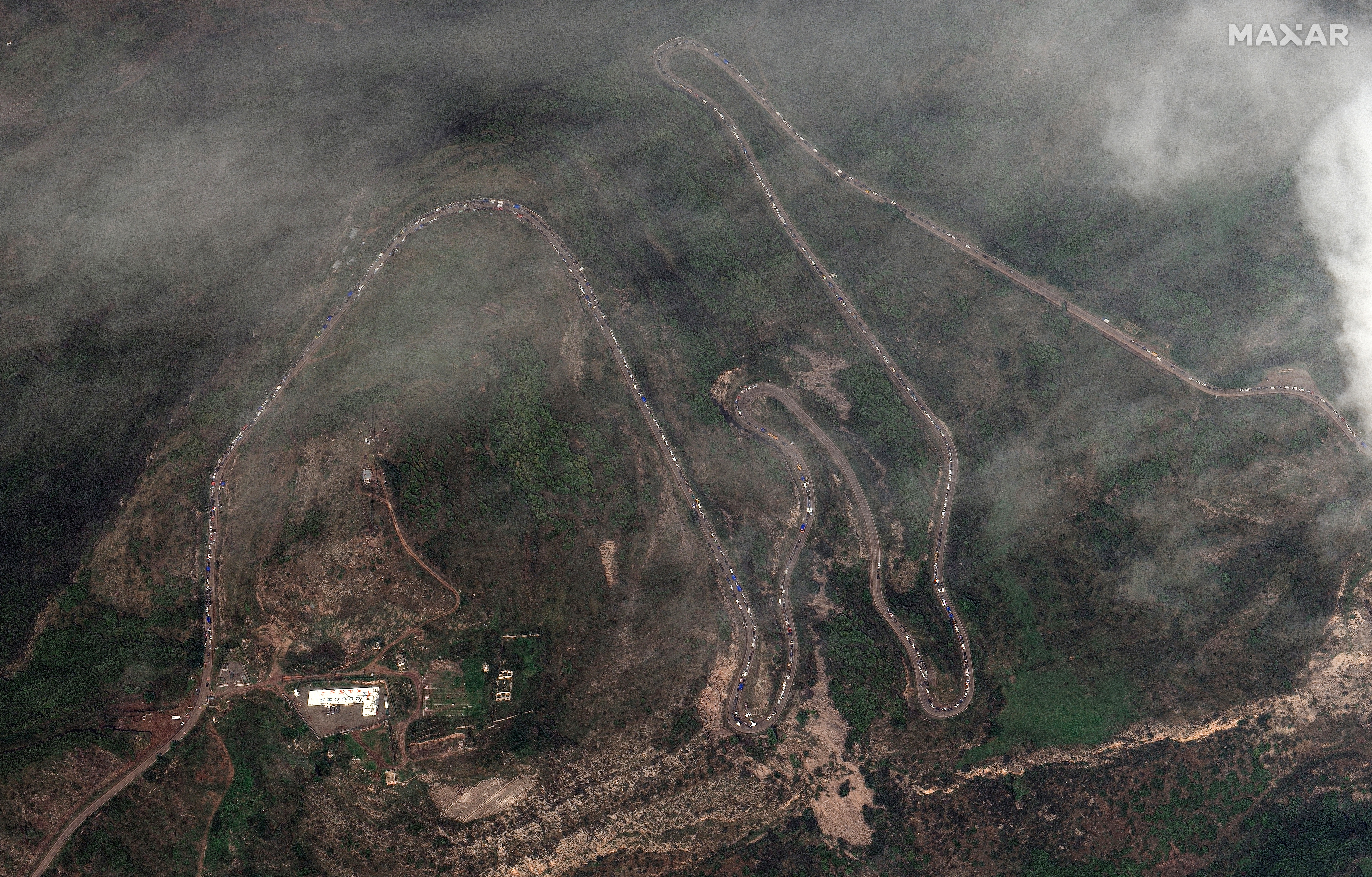 This handout satellite photograph taken and released by Maxar Technologies on September 26, 2023, in the Nagorno-Karabakh region, shows a long traffic jam of vehicles along the Lachin corridor of Armenians fleeing the region. - Armenia said on September 27, 2023, that 42,500 refugees have arrived from Nagorno-Karabakh since Azerbaijan's lightning offensive, representing a third of the separatist ethnic Armenian enclave's population. (Photo by Handout / Satellite image ©2019 Maxar Technologies / AFP) / RESTRICTED TO EDITORIAL USE - MANDATORY CREDIT "AFP PHOTO / SATELLITE IMAGE ©2023 MAXAR TECHNOLOGIES " - NO MARKETING NO ADVERTISING CAMPAIGNS - DISTRIBUTED AS A SERVICE TO CLIENTS - RESTRICTED TO EDITORIAL USE - MANDATORY CREDIT "AFP PHOTO / Satellite image ©2023 Maxar Technologies " - NO MARKETING NO ADVERTISING CAMPAIGNS - DISTRIBUTED AS A SERVICE TO CLIENTS /