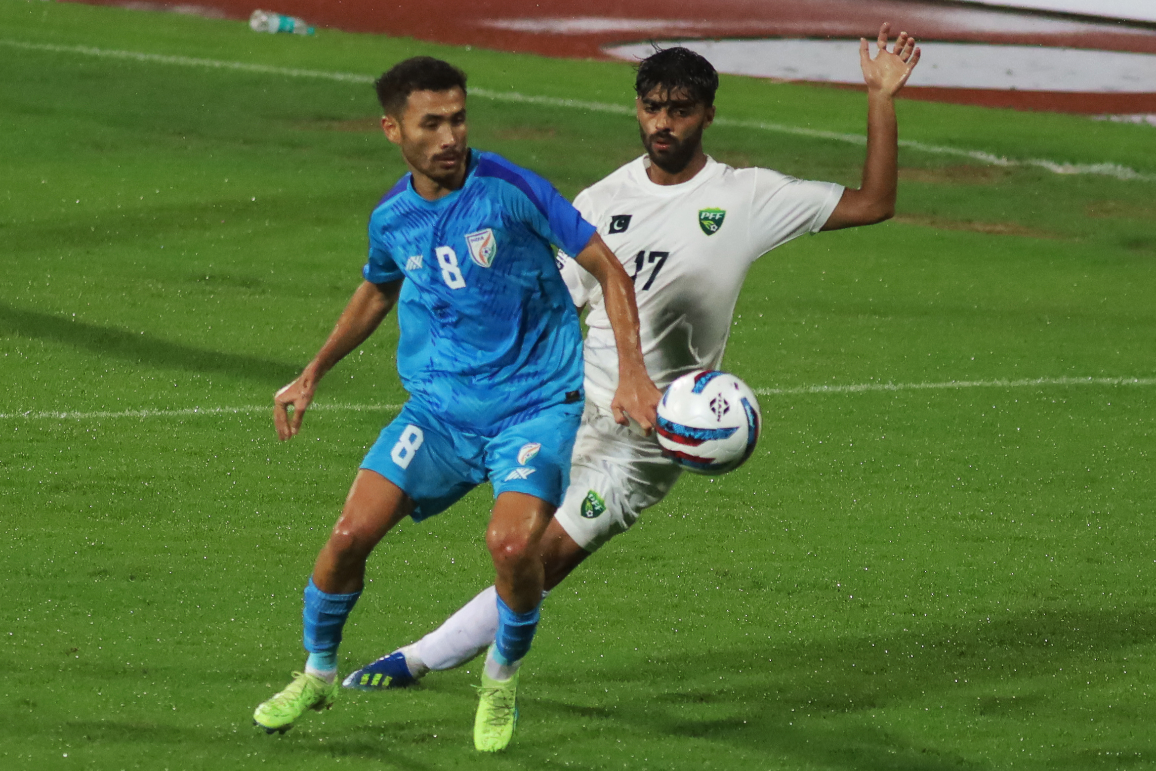India's Naorem Mahesh Singh and Pakistan's Ali Khan Niazi (R) fight for the ball