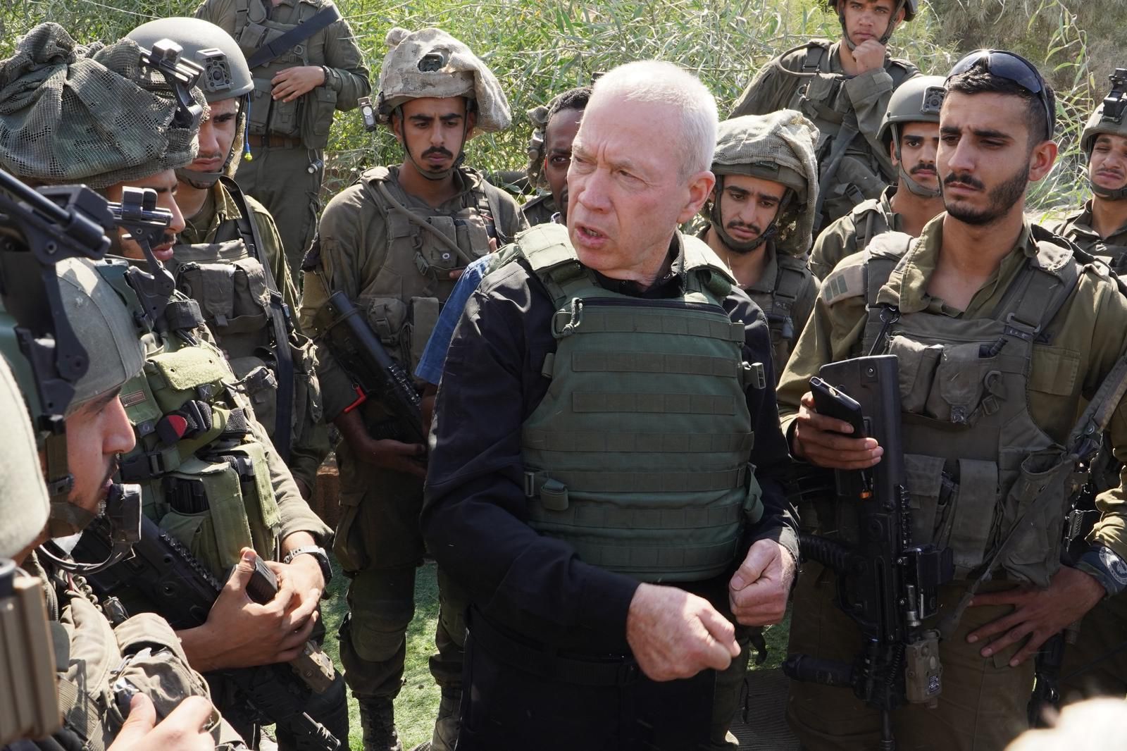 Yoav Gallant speaks with a soldier
