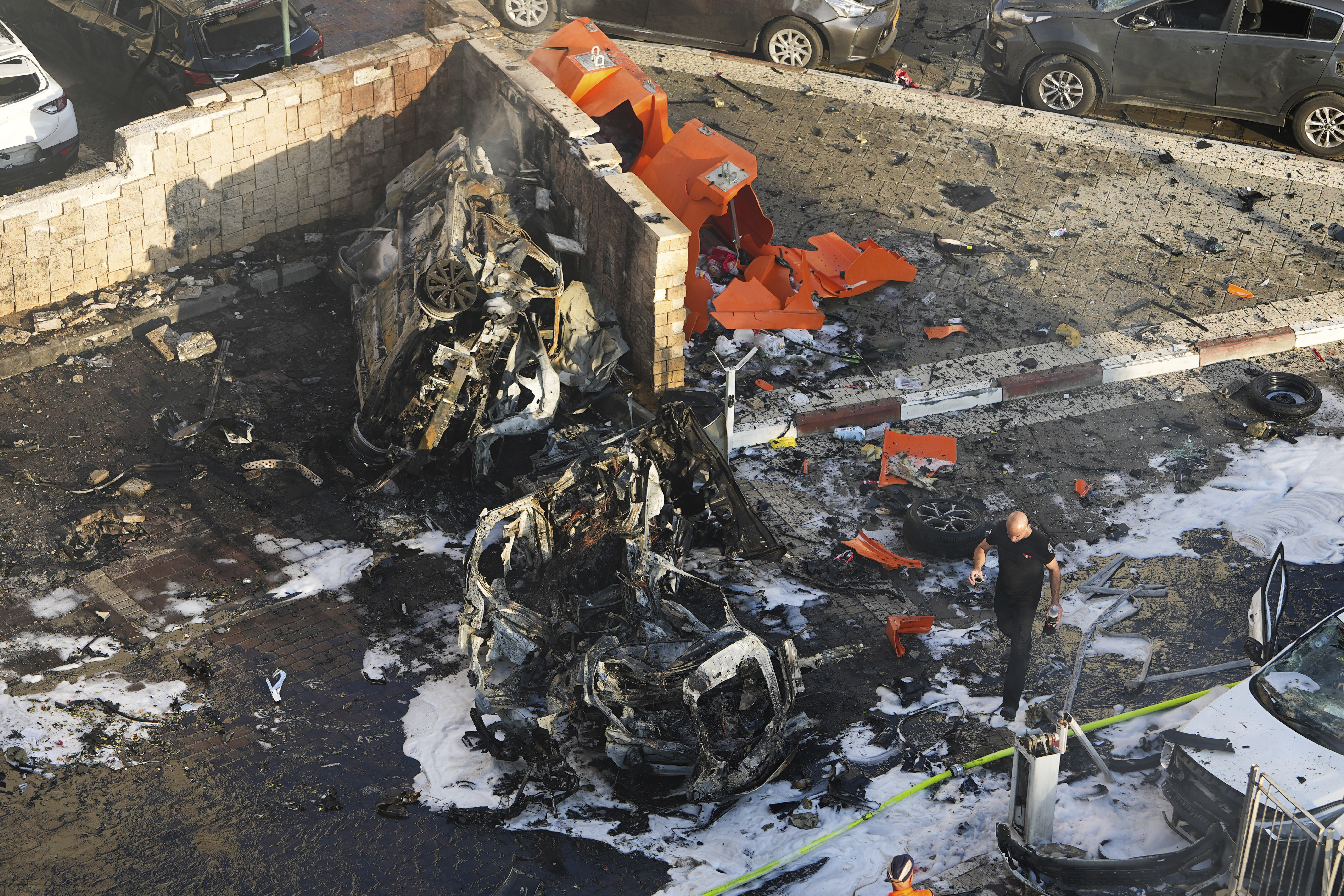 Israeli firefighters extinguish fire
