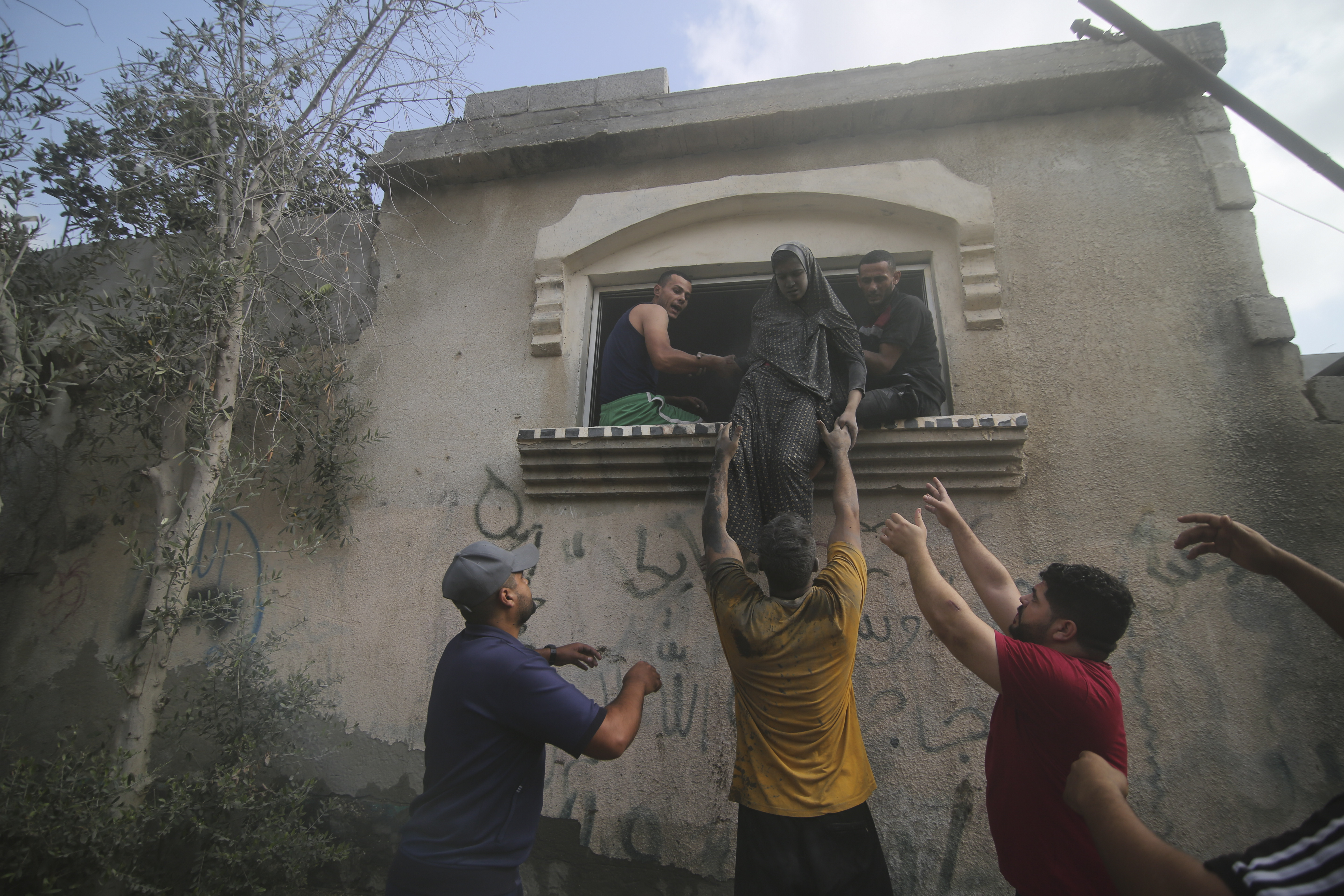 Palestinians evacuate building hit n the Israeli bombardment of the Gaza Strip in Rafah, Sunday