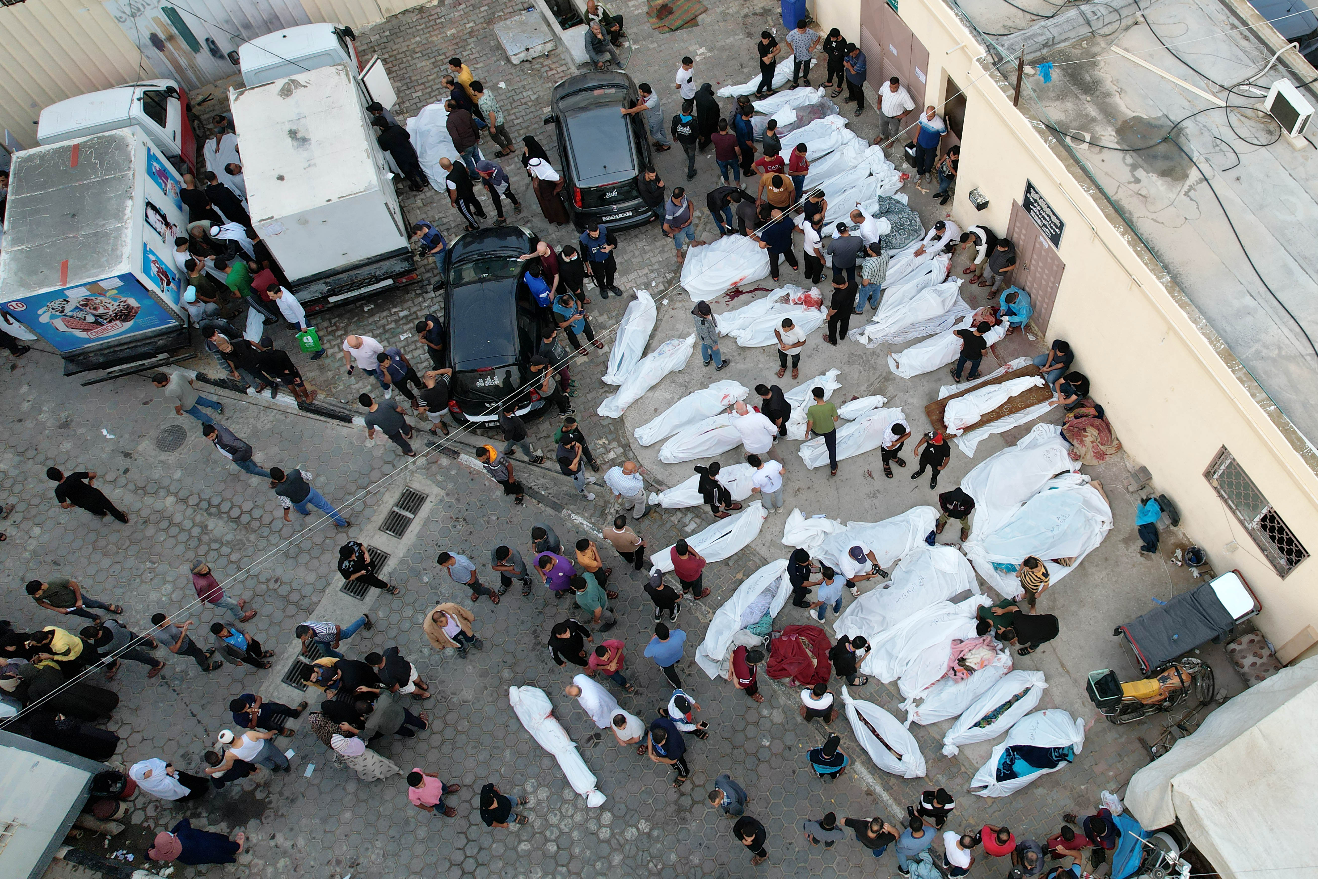 Mass graves in Deir al-Balah/Al-Aqsa Martyrs Hospital