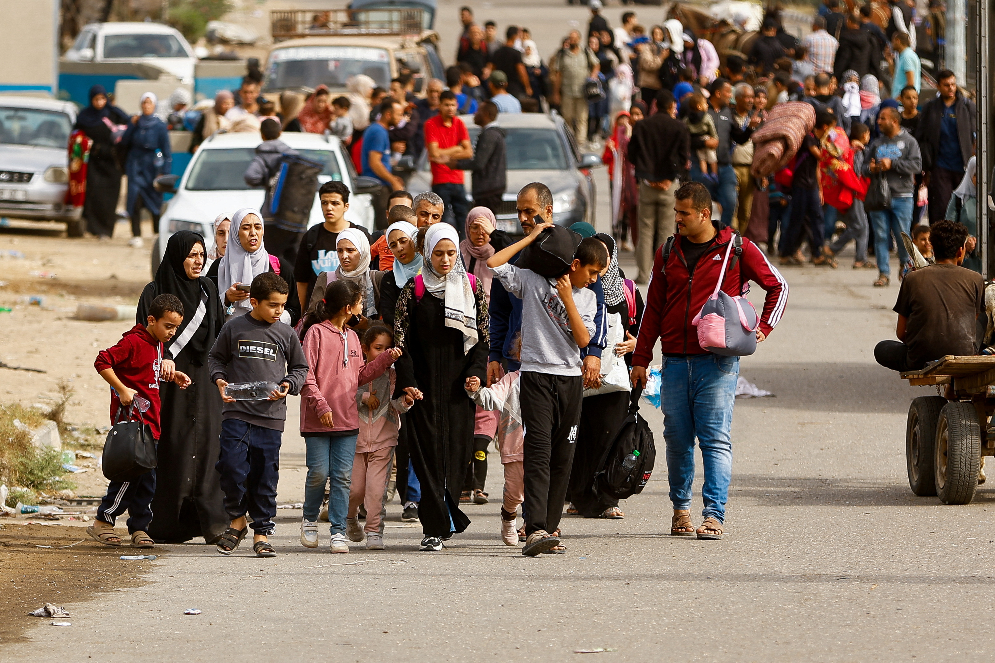 Palestinians flee north Gaza to move southward,