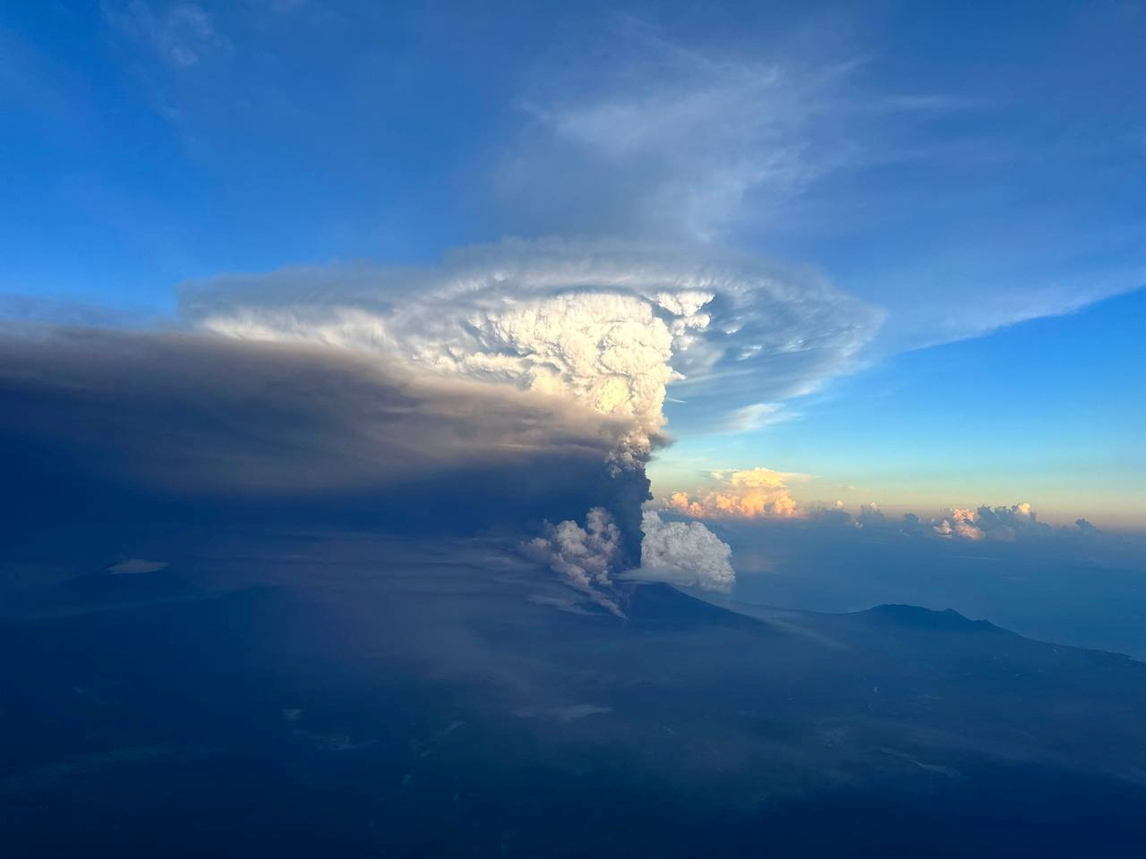Ash column rises from Mount Ulawun