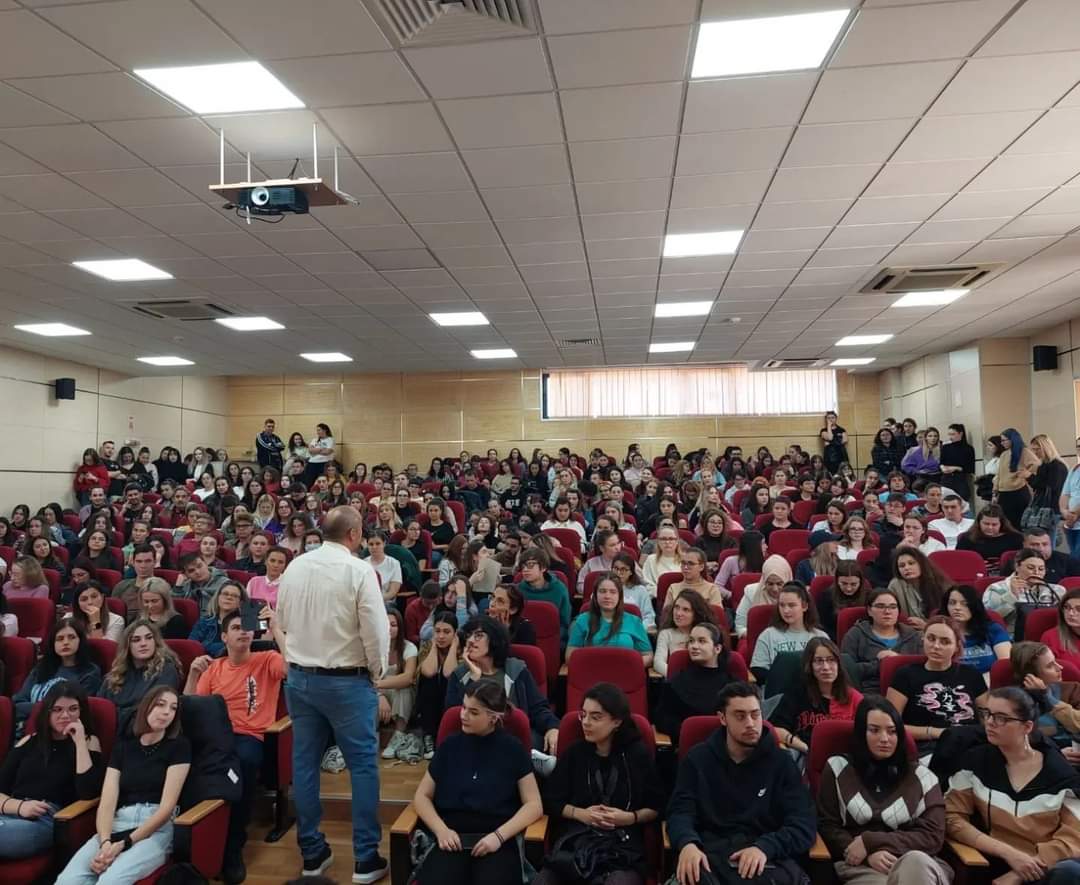 Duminică’s classes on taraf music at the University of Bucharest are generally packed with students[Courtesy of Gelu Duminică]