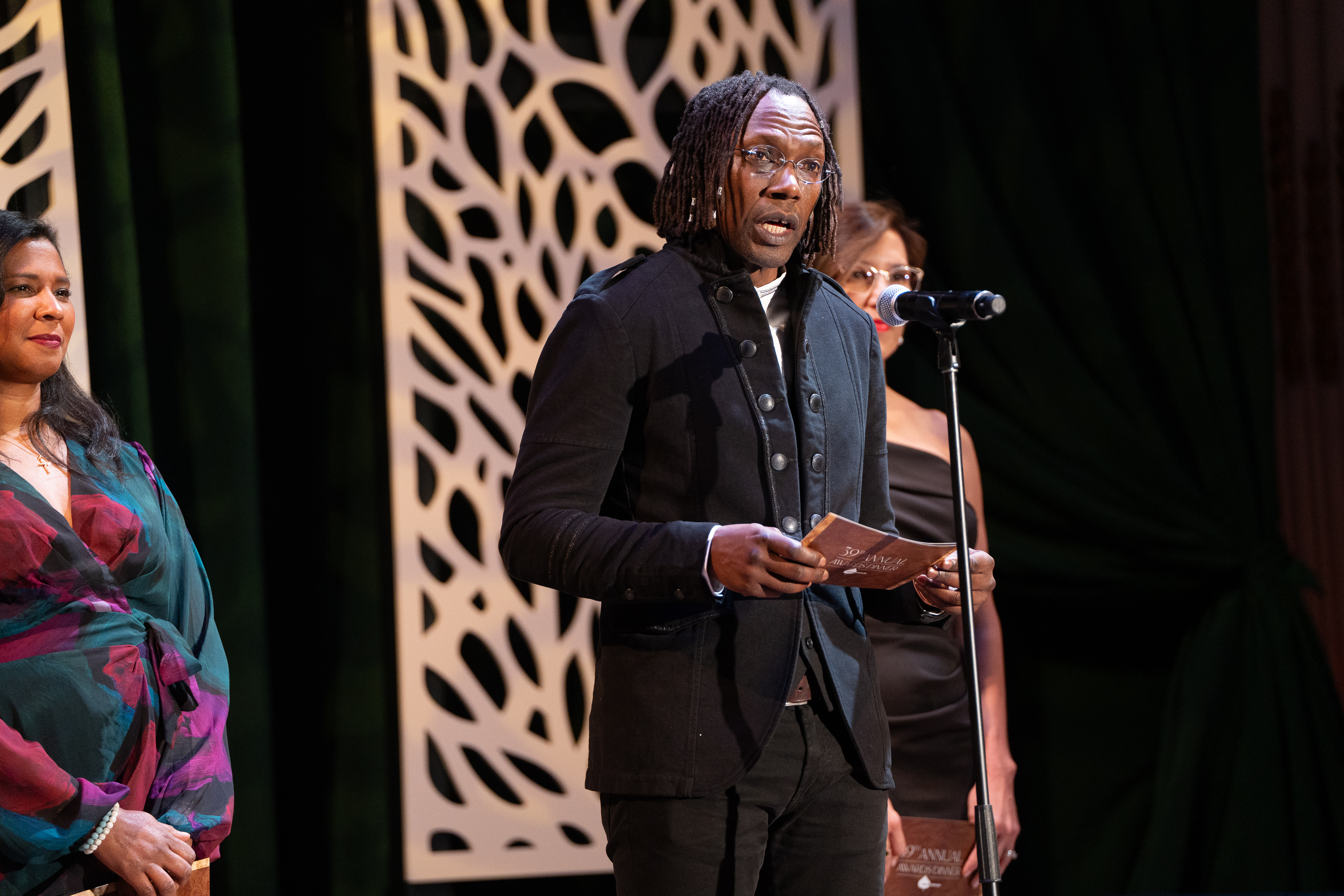 Dr Dixon Chibanda accepts the 2023 McNulty Prize for ‘revolutionizing mental healthcare by bringing therapy directly to communities via trained grandmothers’