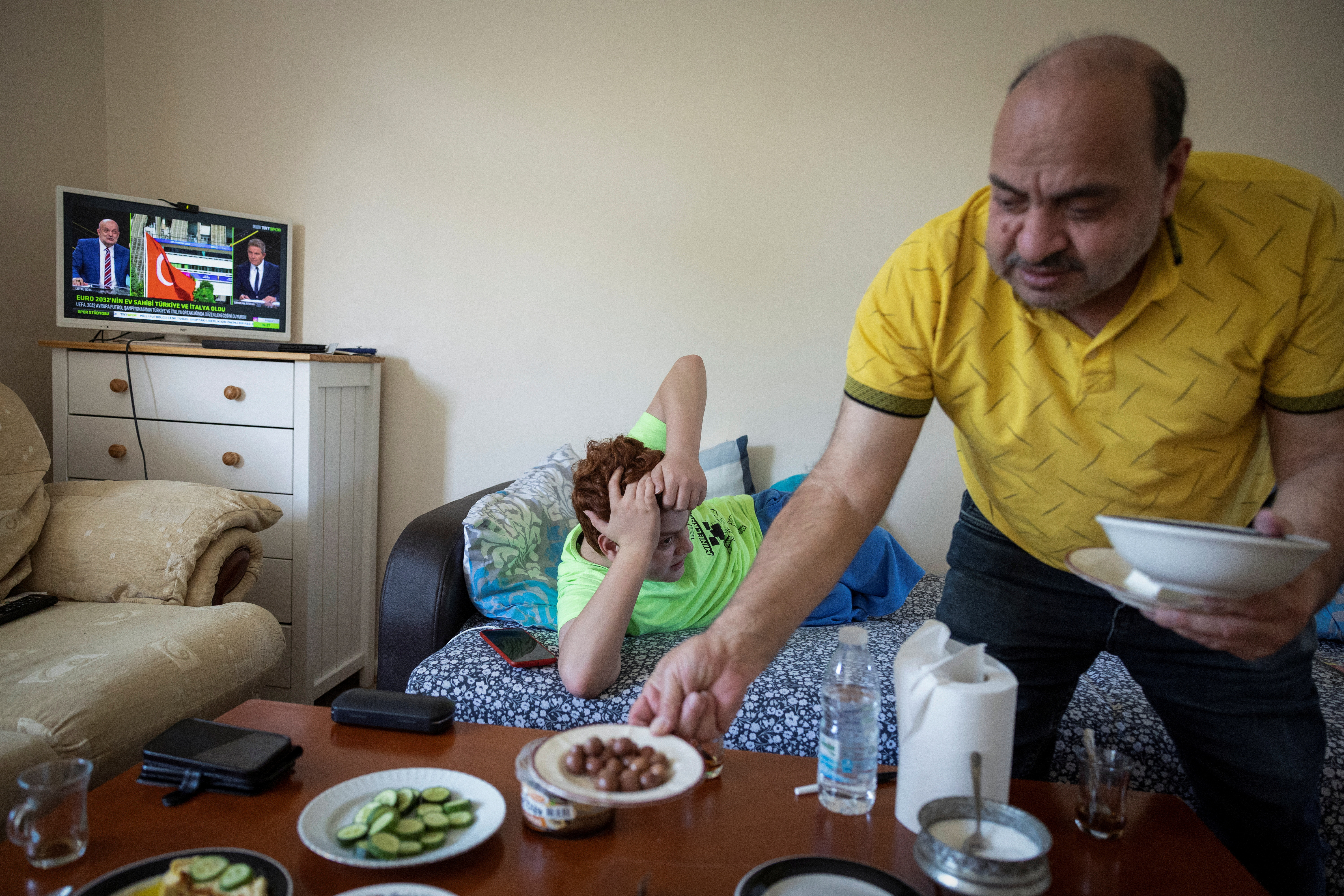 A boy's arduous steps on prosthetic legs after Turkey's earthquake
