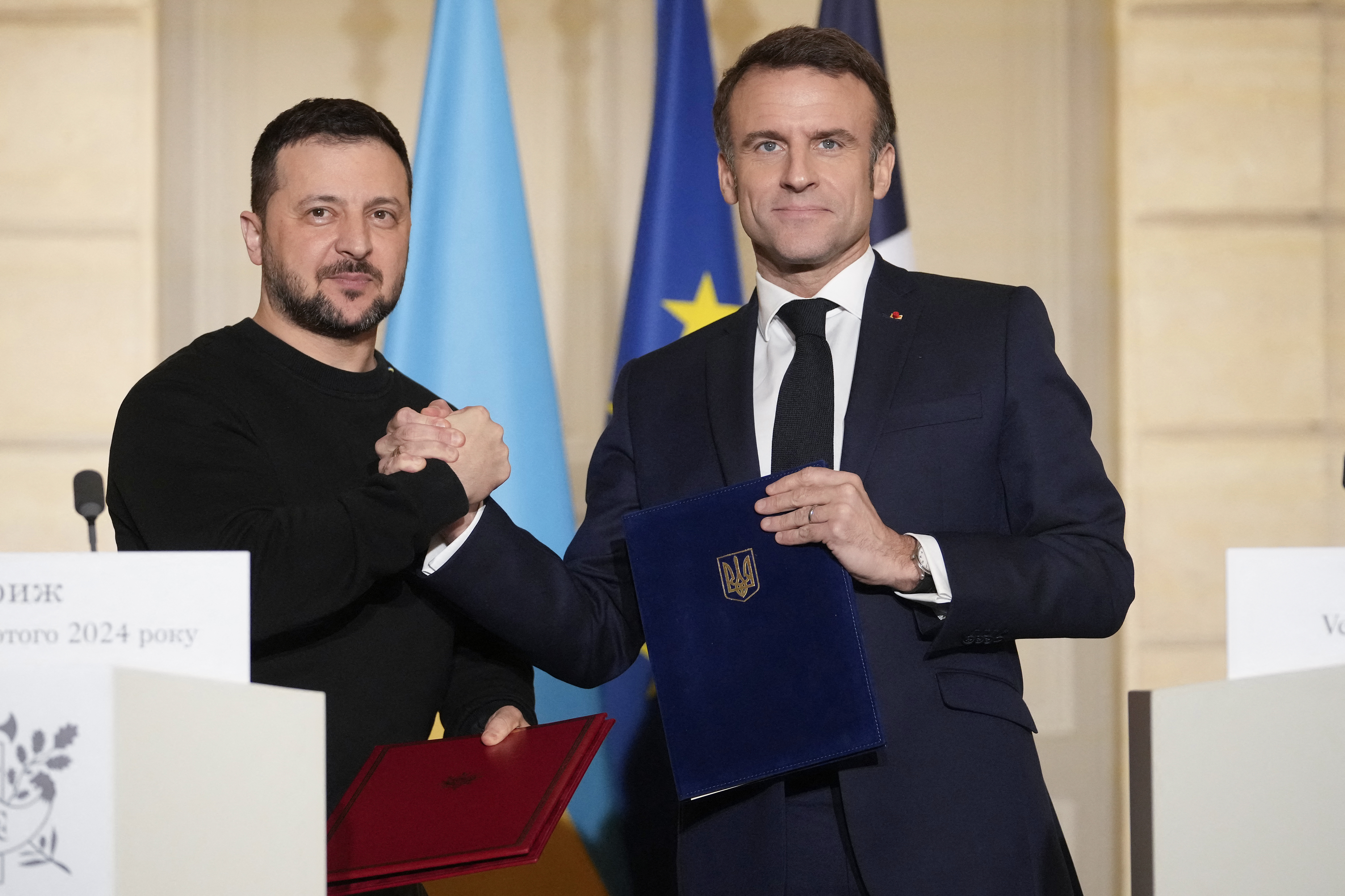 President Emmanuel Macron with Ukraine's Volodymyr Zelenskyy
