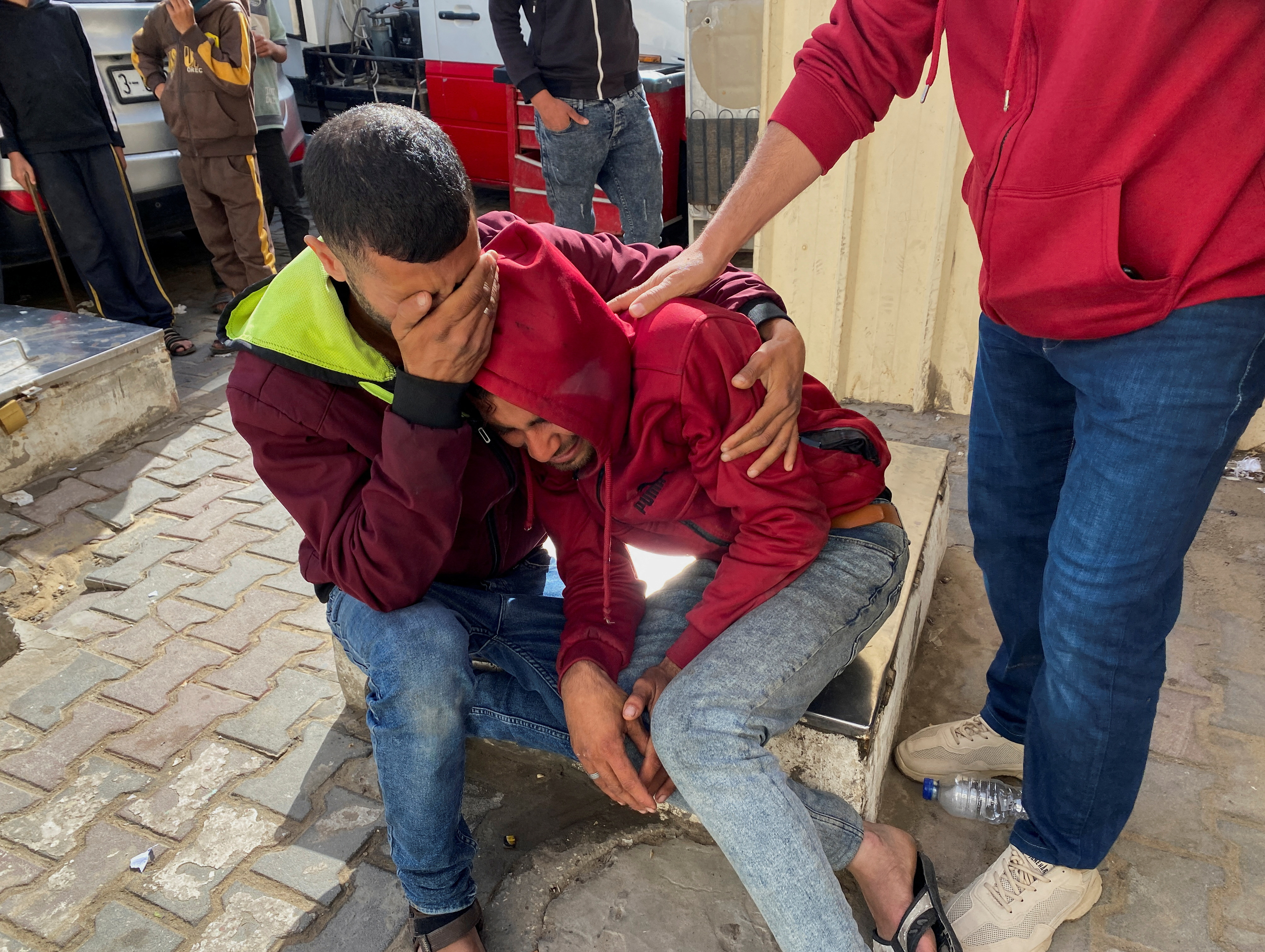 Mourners react during the funeral of Palestinian aid truck driver Ismail Abed al-Daya, who was killed in an Israeli strike