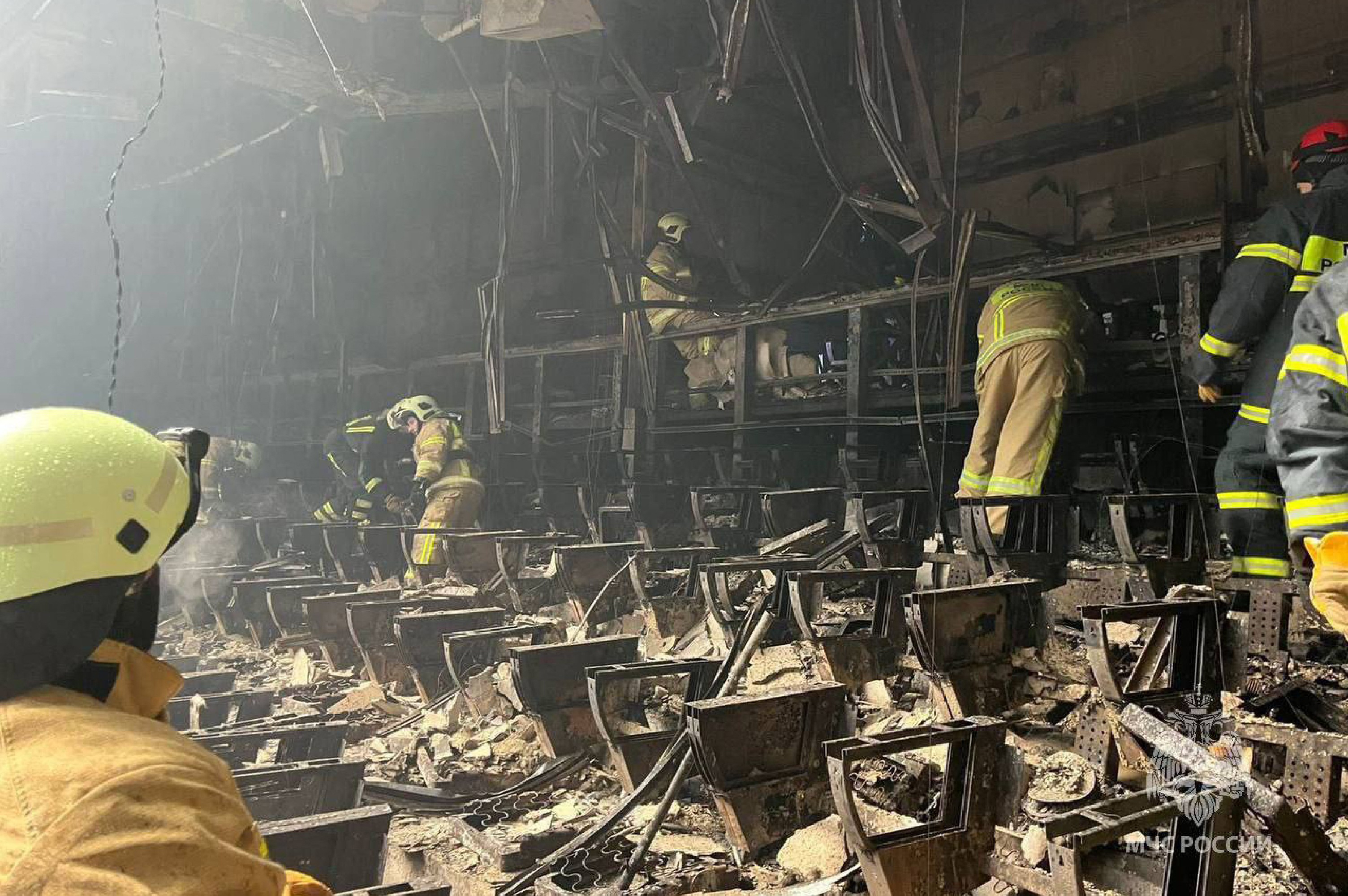 This handout photograph taken and released by Russian Emergency Ministry on March 23, 2024 shows rescuers working inside the Crocus City Hall, a day after a gun attack in Krasnogorsk, outside Moscow. - Russia said on march 23, 2024 it had arrested 11 people - including four gunmen - over the attack on a Moscow concert hall claimed by Islamic State. (Photo by Handout / RUSSIAN EMERGENCY MINISTRY / AFP) / RESTRICTED TO EDITORIAL USE - MANDATORY CREDIT "AFP PHOTO / HANDOUT / RUSSIAN EMERGENCY MINISTRY" - NO MARKETING NO ADVERTISING CAMPAIGNS - DISTRIBUTED AS A SERVICE TO CLIENTS - RESTRICTED TO EDITORIAL USE - MANDATORY CREDIT "AFP PHOTO / HANDOUT / RUSSIAN EMERGENCY MINISTRY" - NO MARKETING NO ADVERTISING CAMPAIGNS - DISTRIBUTED AS A SERVICE TO CLIENTS /