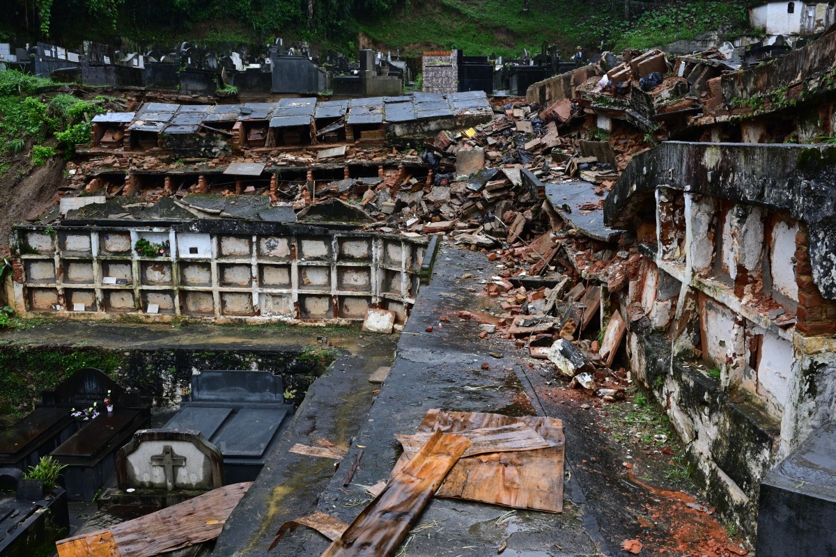 Brazil races to save flood victims as storm death toll rises