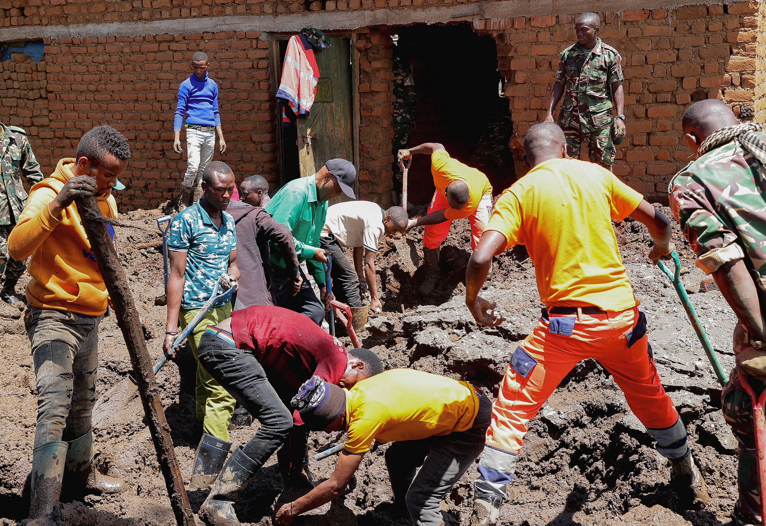 Members of the Tanzania Defense Forces and rescuers search for the bodies of people killed following flash floods and landslides in the Manyara region, December 4, 2023